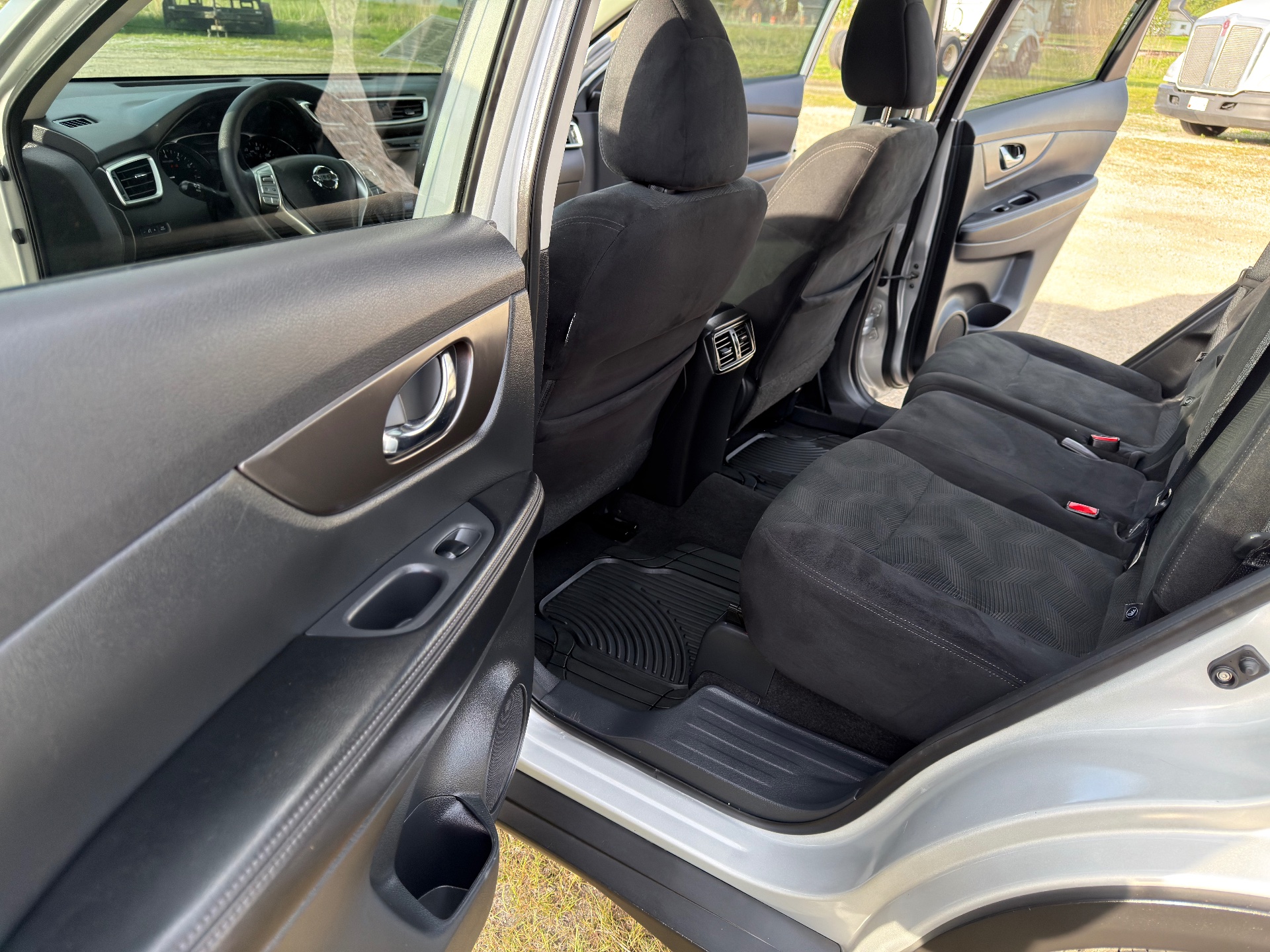 2016 Nissan Rogue SV - Photo 12
