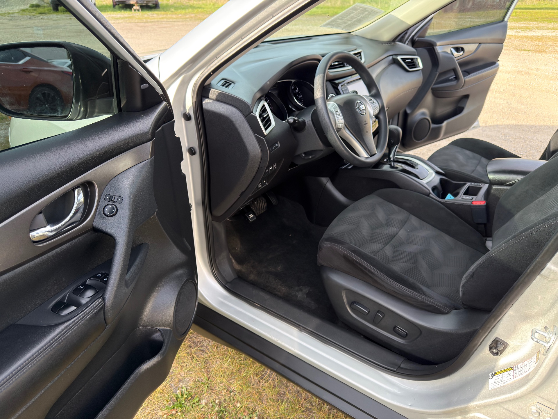 2016 Nissan Rogue SV - Photo 13
