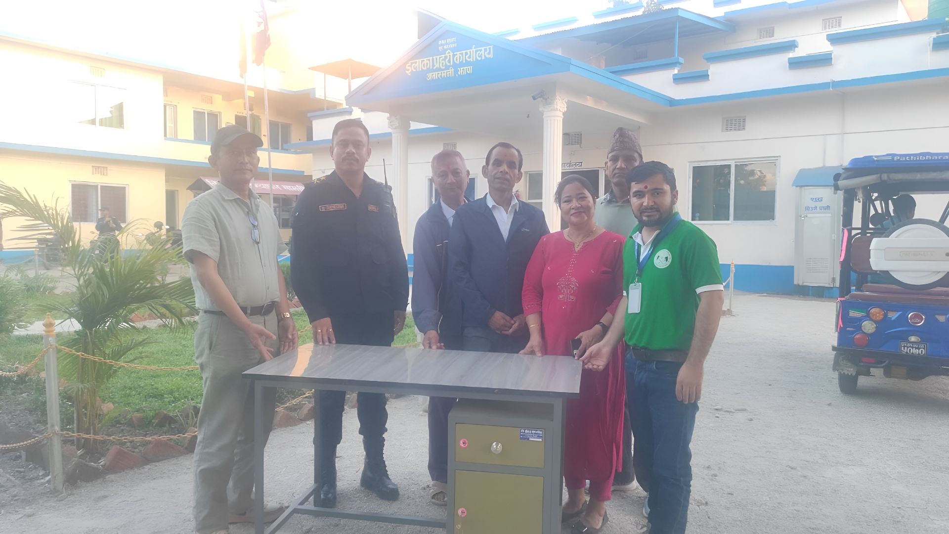 आबद्ध द्वारा ईलाका प्रहरी कार्यालयलाई १ थान टेवल सहयोग