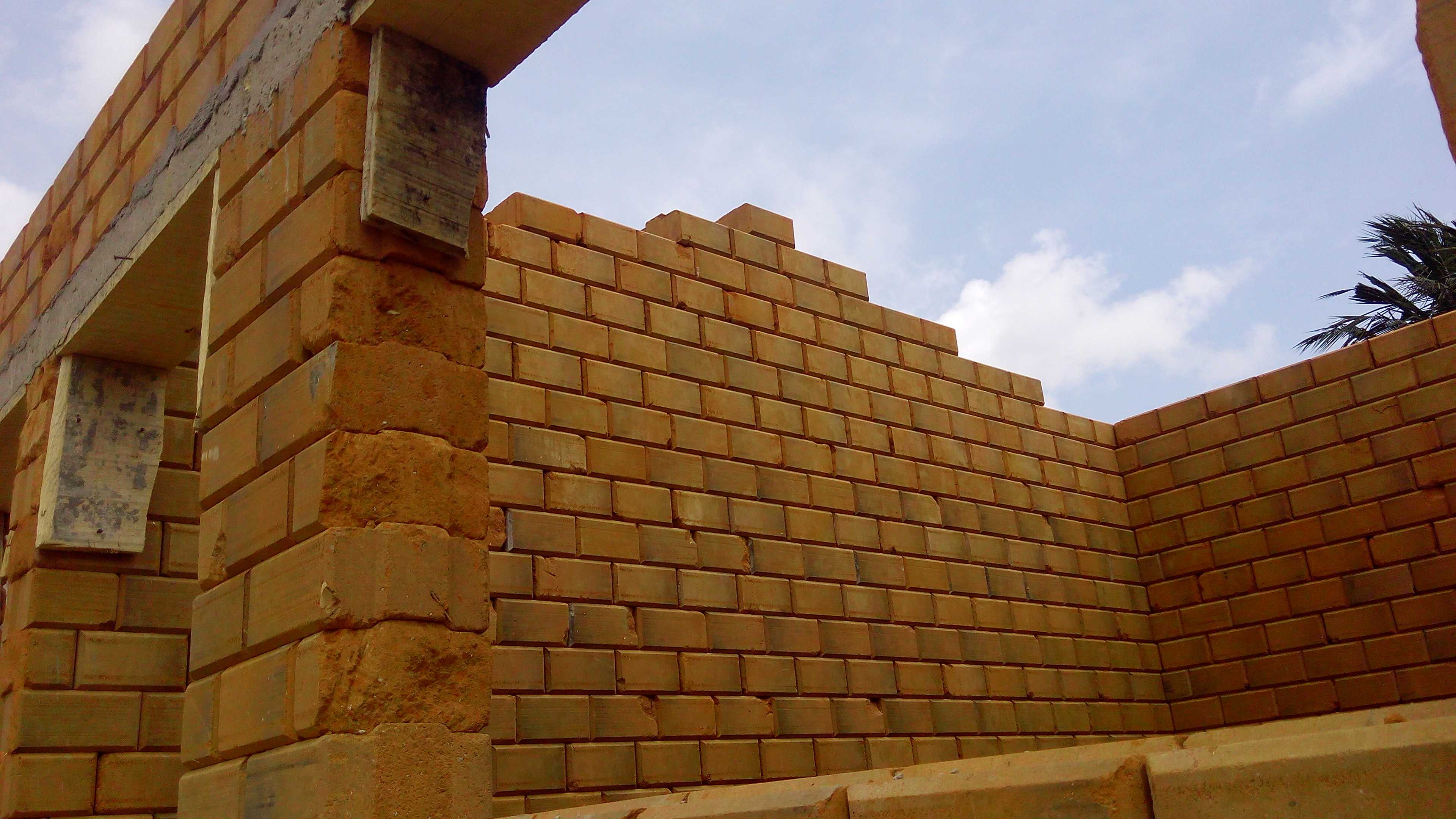 abidjansolution_mise_en_place_du_pignon_maison_btc_geobeton2.jpg