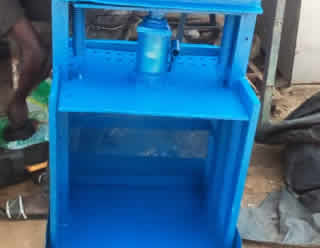 abidjansolution_presse_a_cric_modele_reduit_320x248.jpg