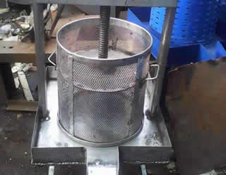 abidjansolution_presse_multitaches_fabrication_locale_320x248.jpg