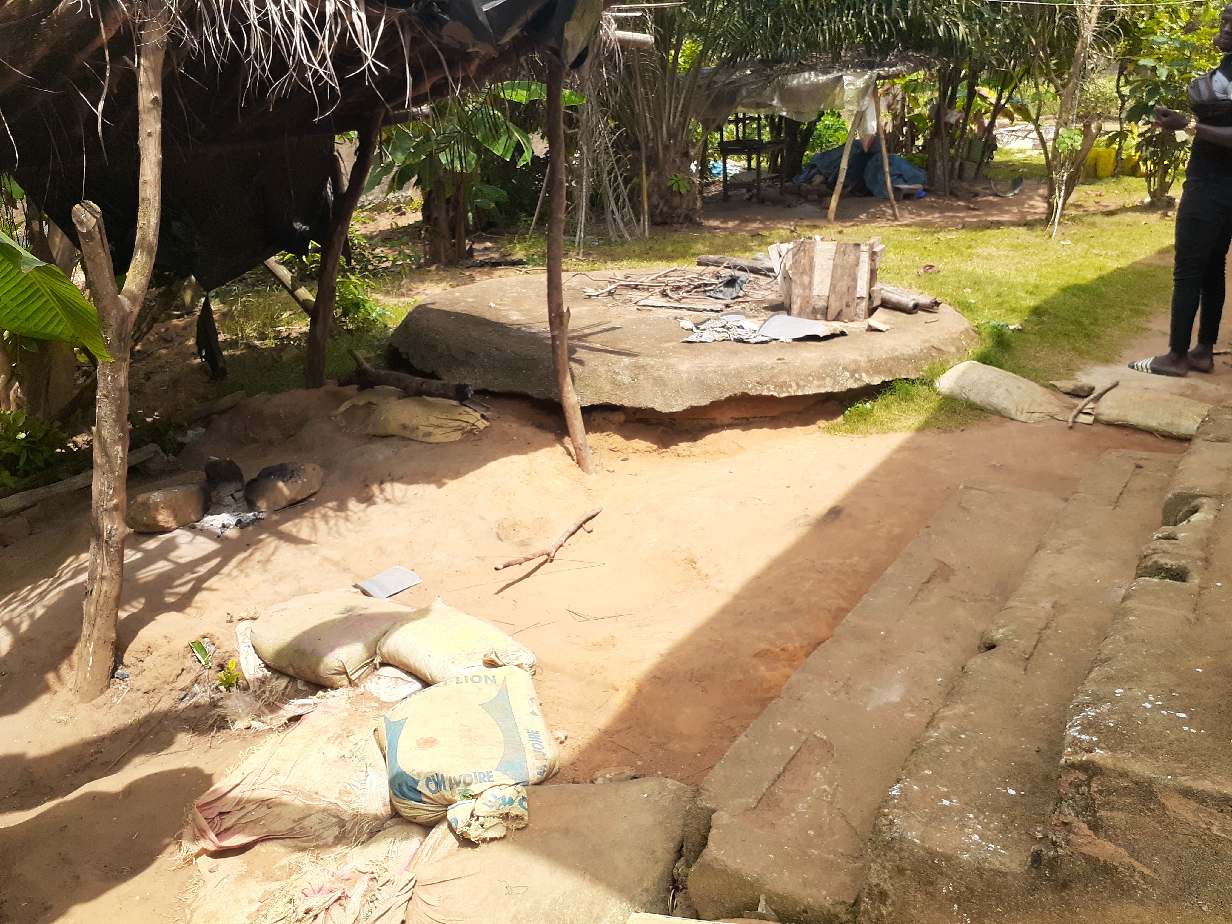 abidjansolution_vente_maison3_bonoua_centre2_50_millions.jpg