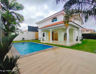 duplex-haut-standing-abatta-cite-camelia-piscine320x248.jpg