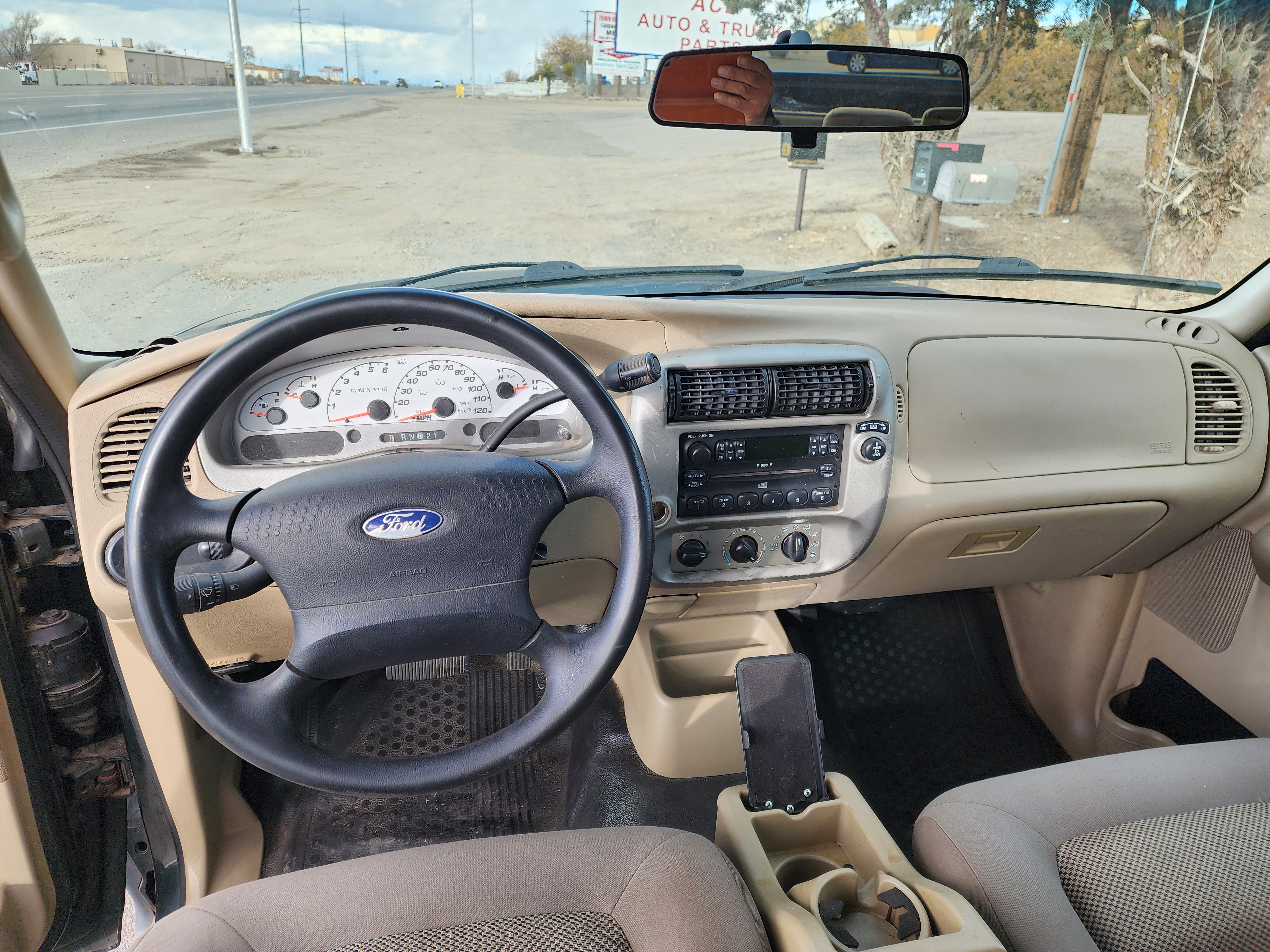 Ford Explorer image 9