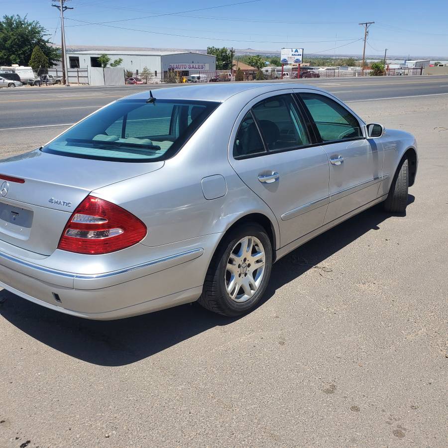 Mercedes Benz E350 image 4