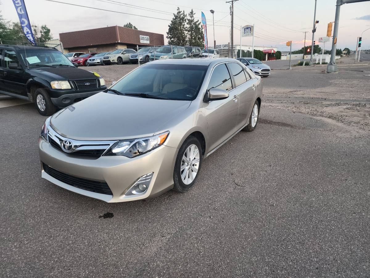 Toyota Camry image 2