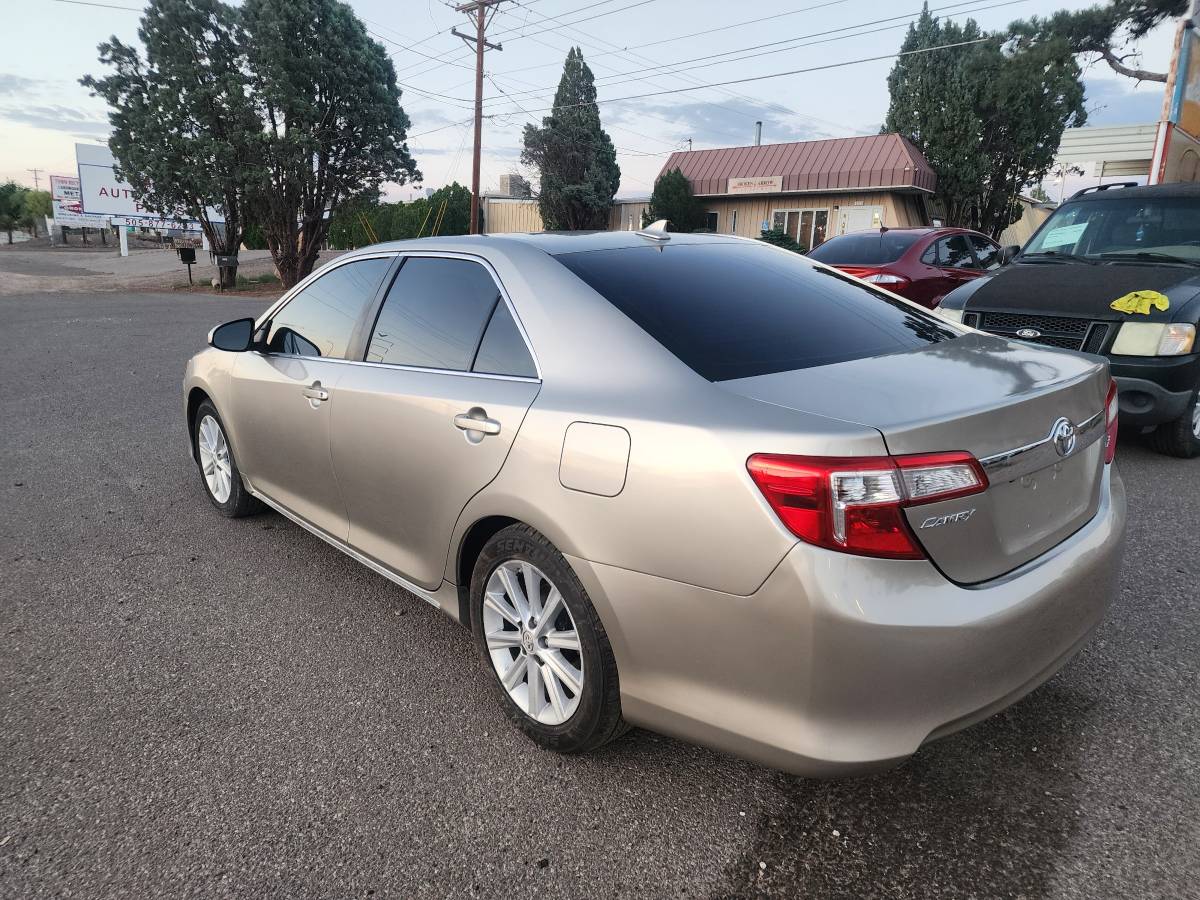 Toyota Camry image 4