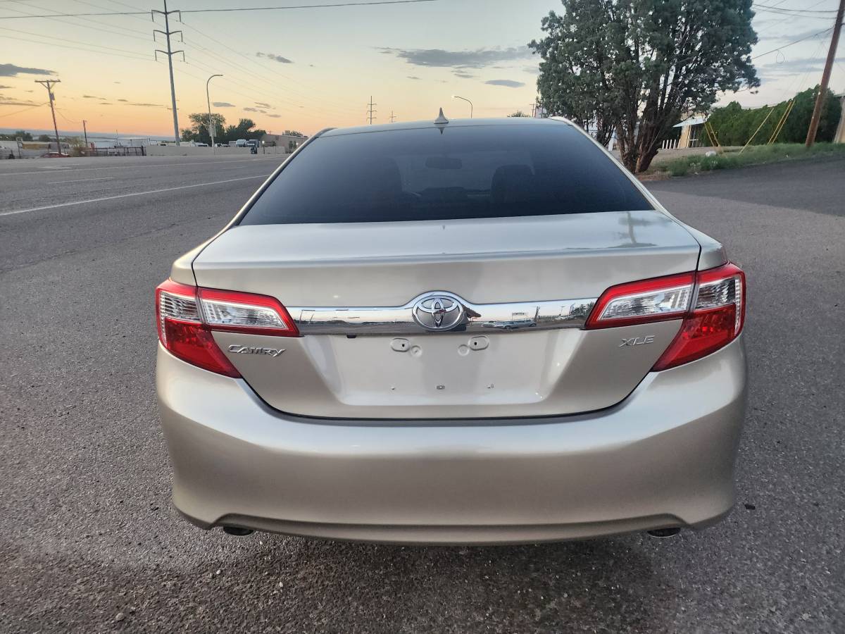 Toyota Camry image 6