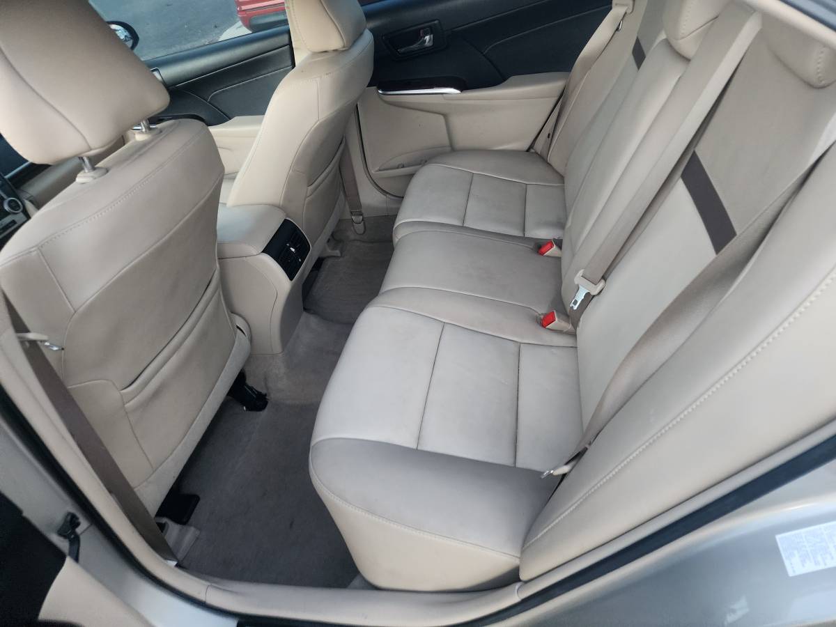 Toyota Camry image 8