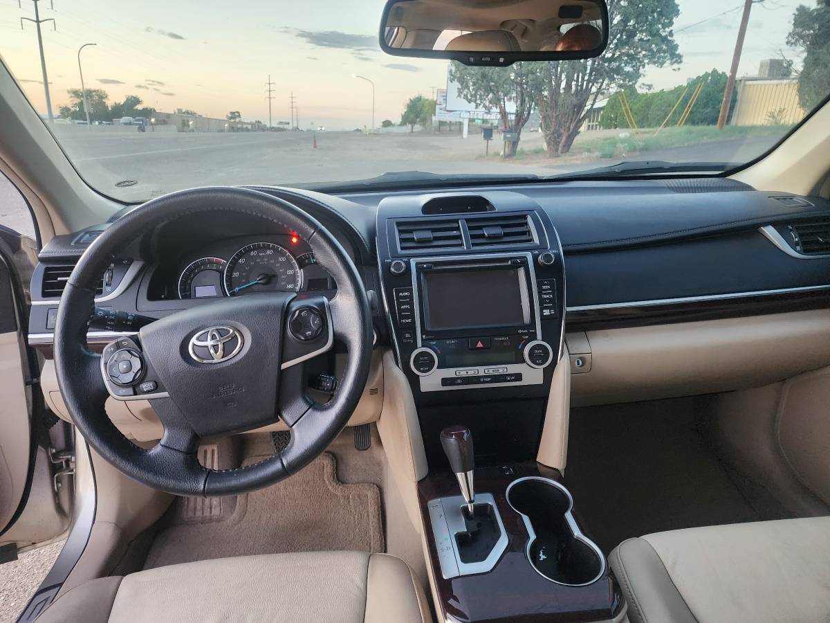 Toyota Camry image 9