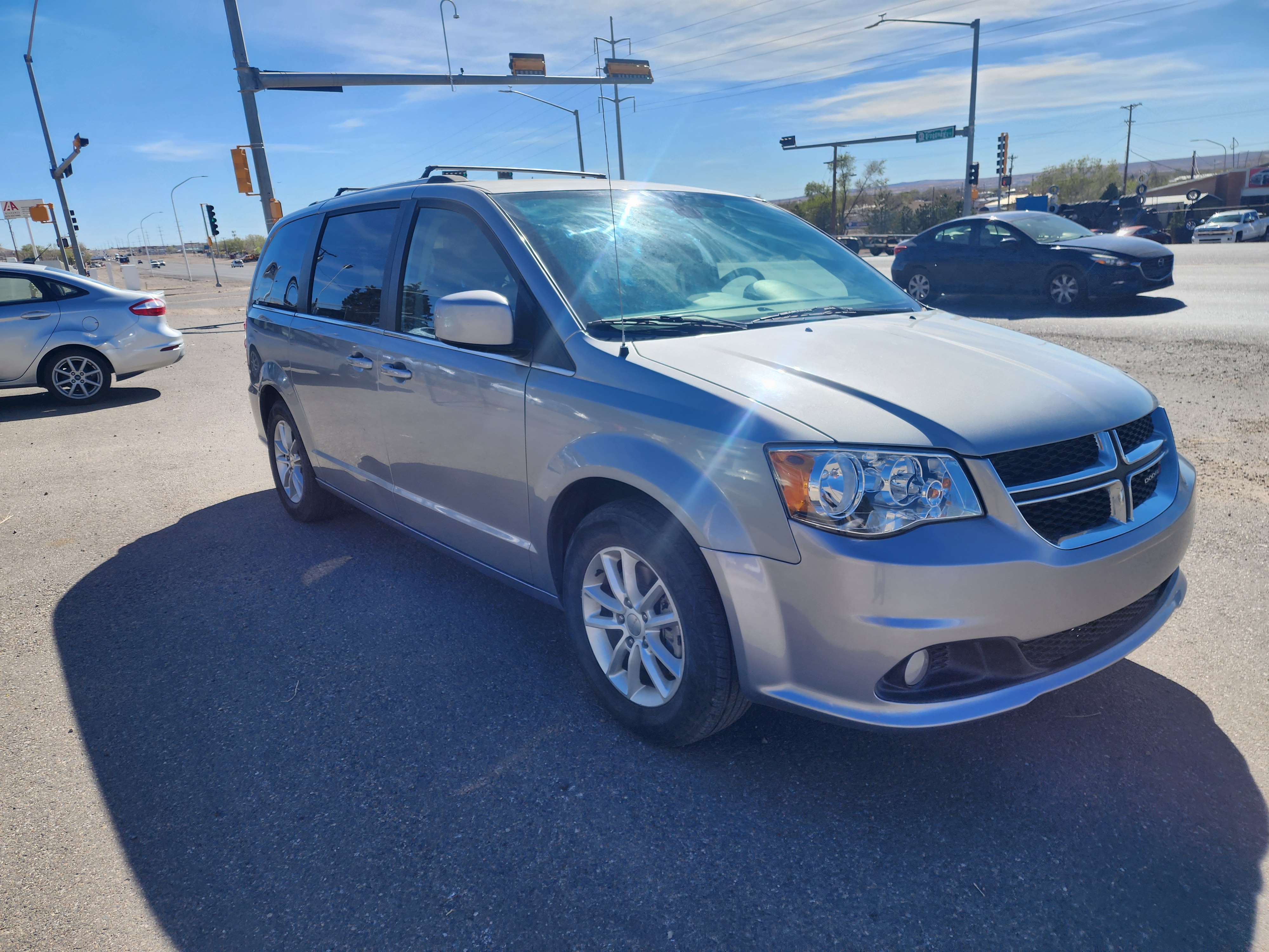 Dodge Grand Caravan image 2