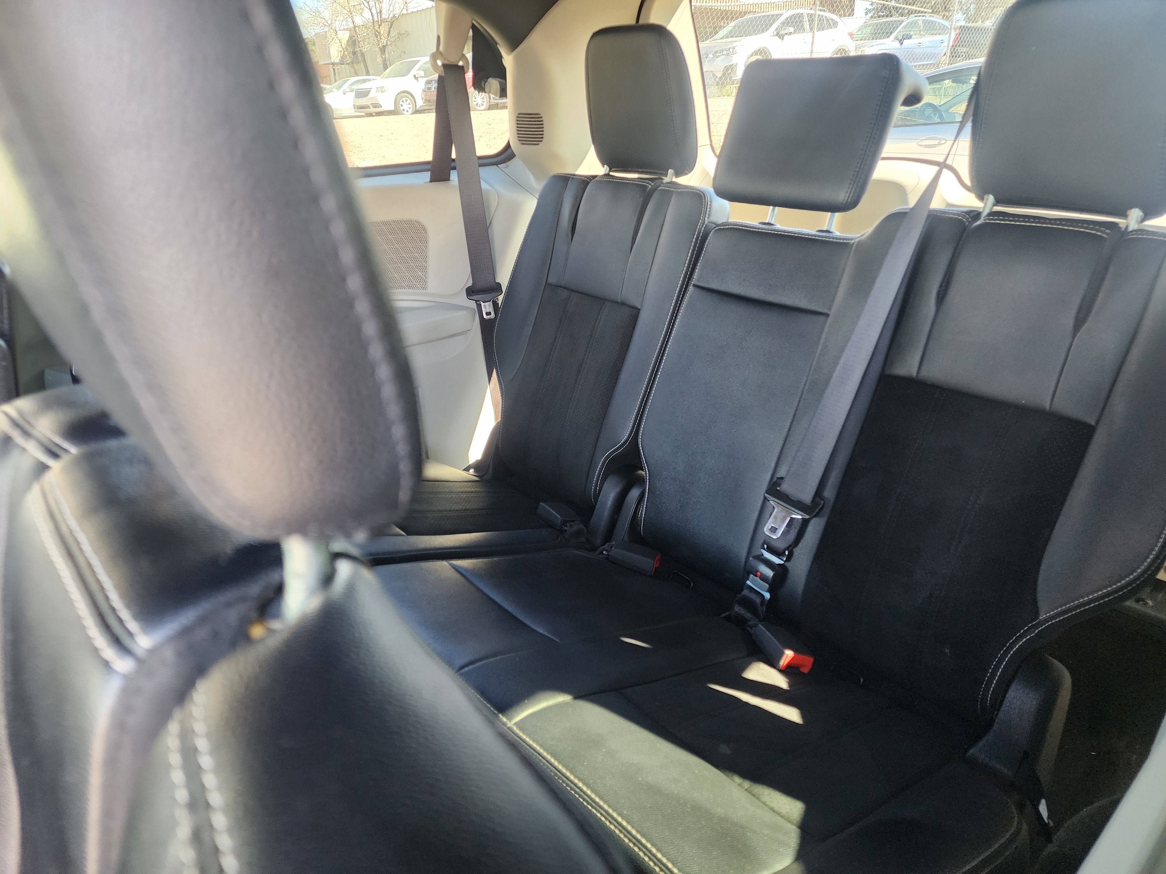 Dodge Grand Caravan image 9