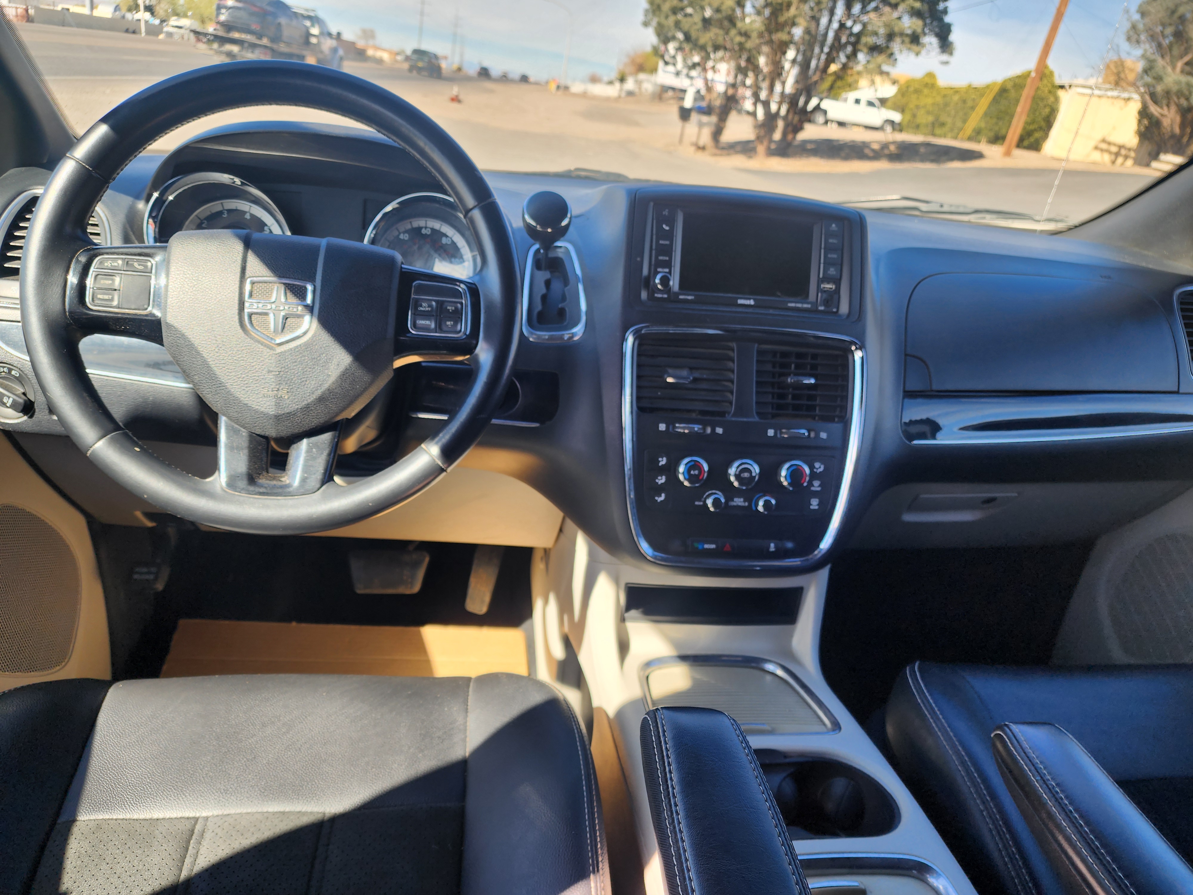 Dodge Grand Caravan image 10