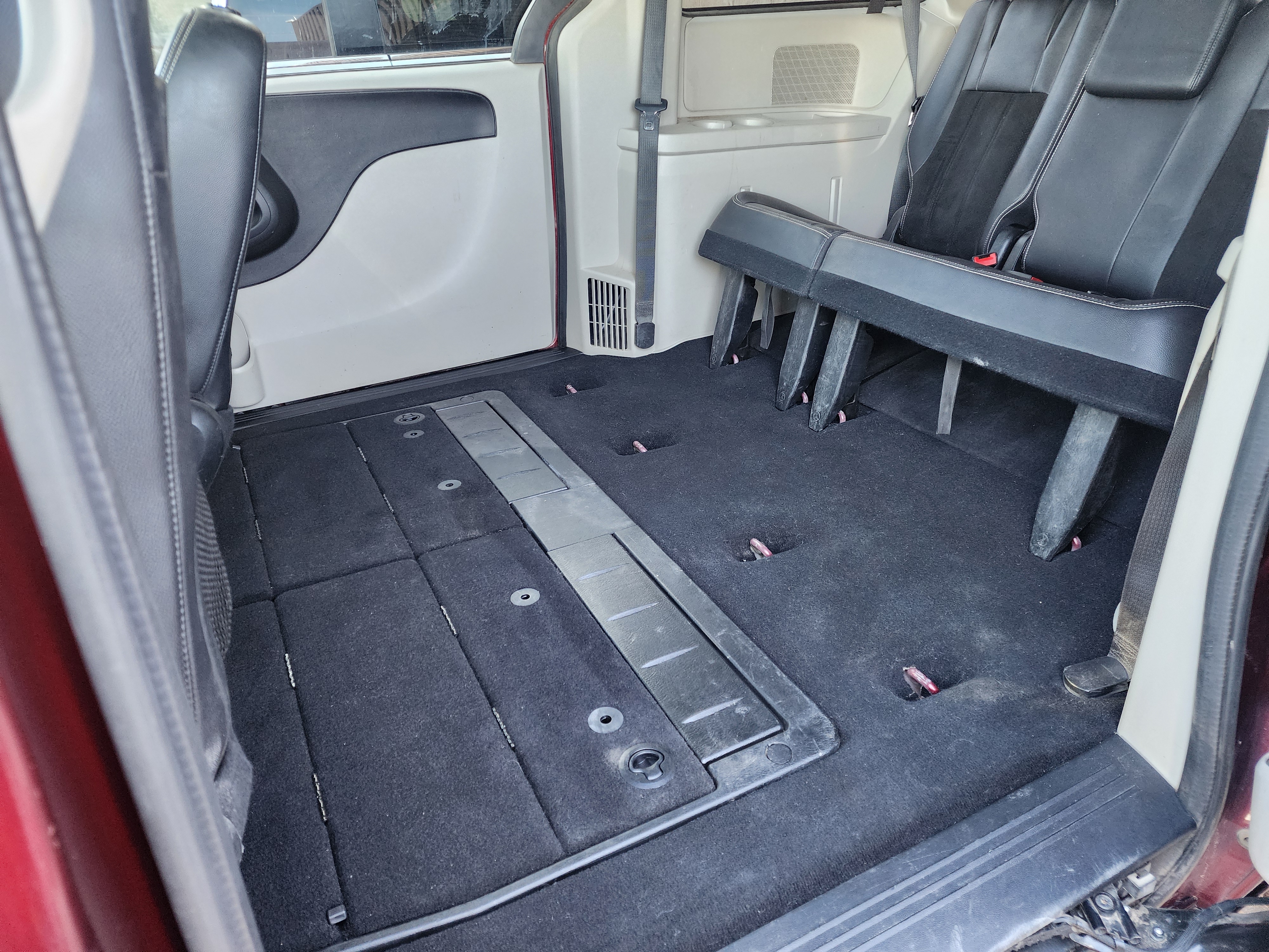 Dodge Grand Caravan image 11