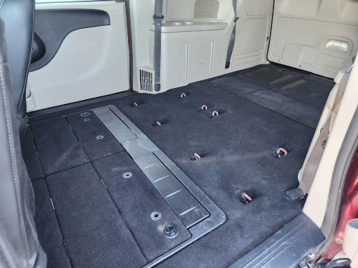 Dodge Grand Caravan image 12