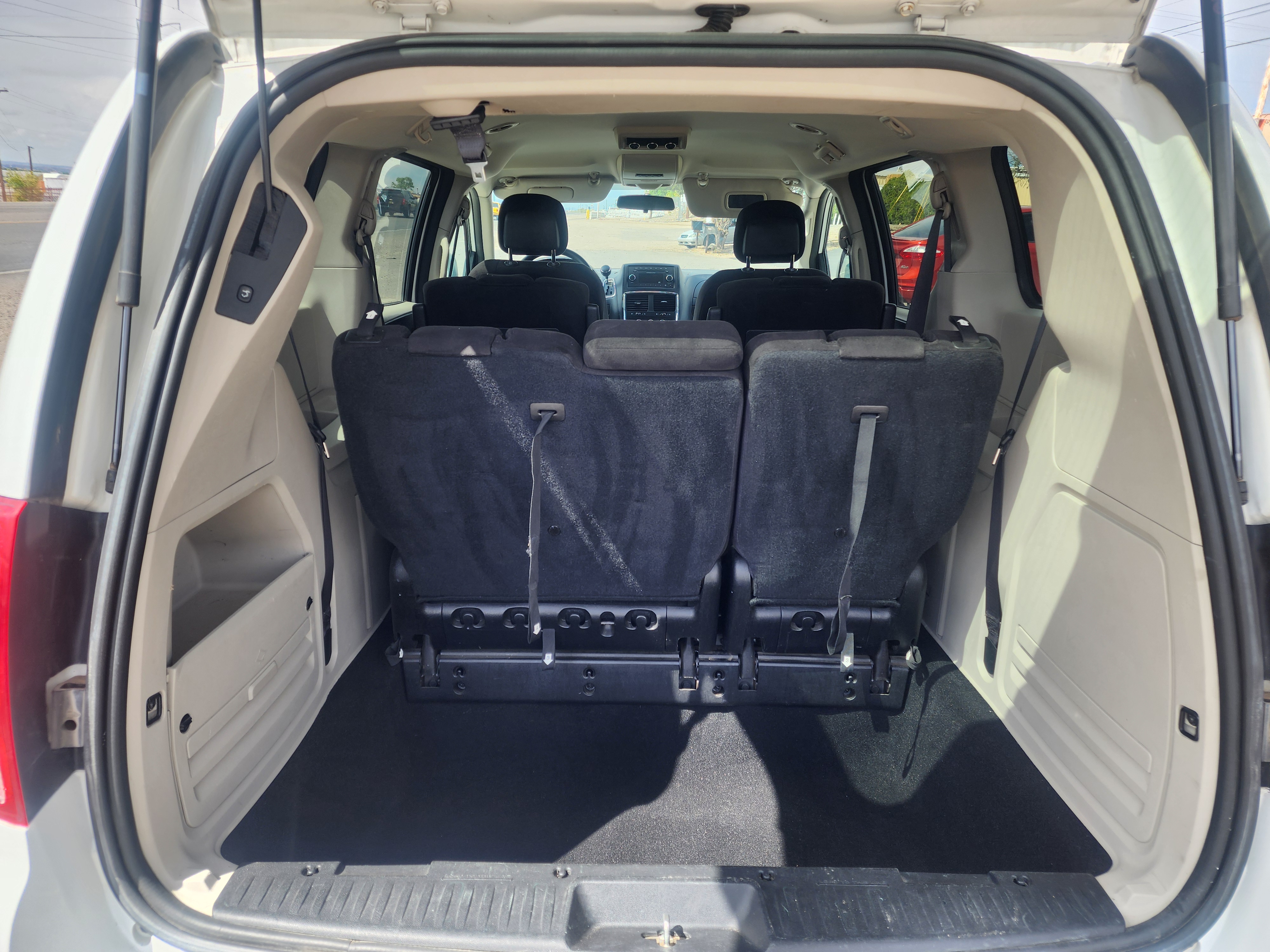 Dodge Grand Caravan image 7