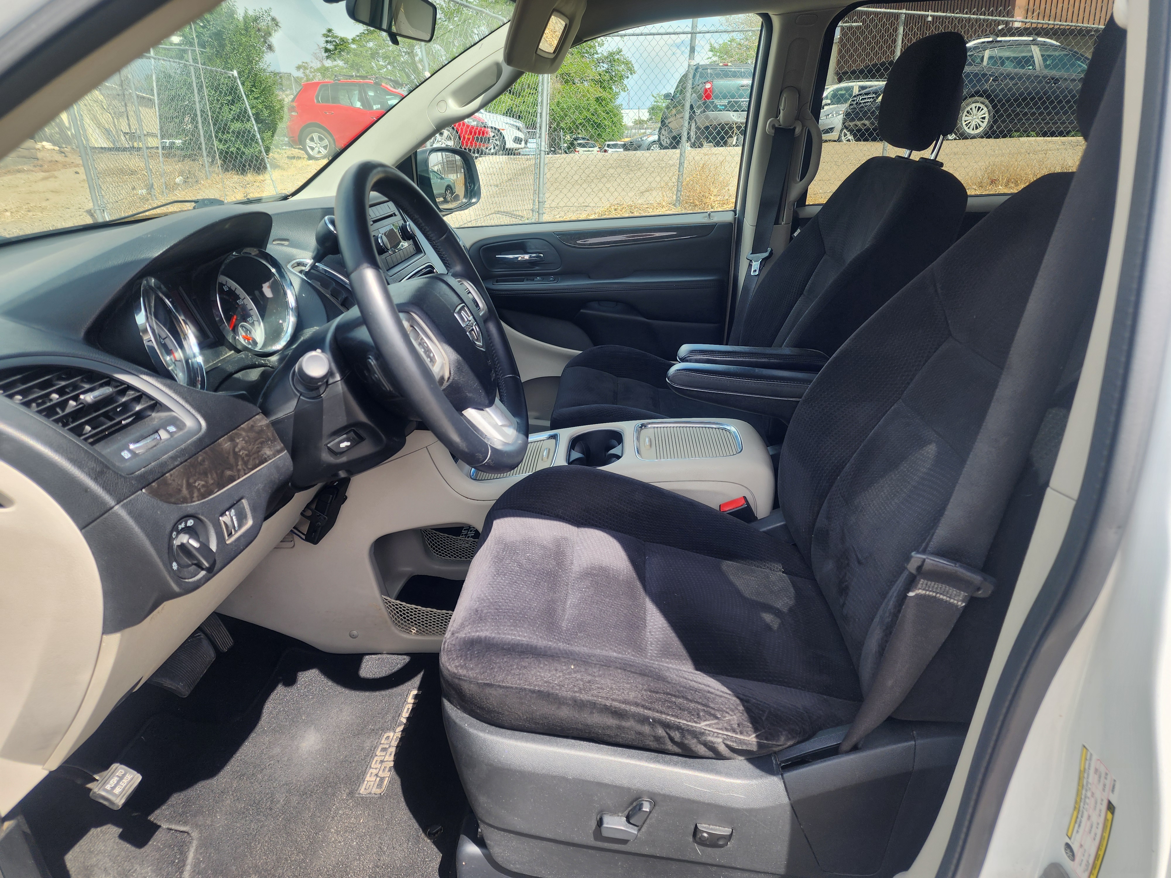 Dodge Grand Caravan image 8