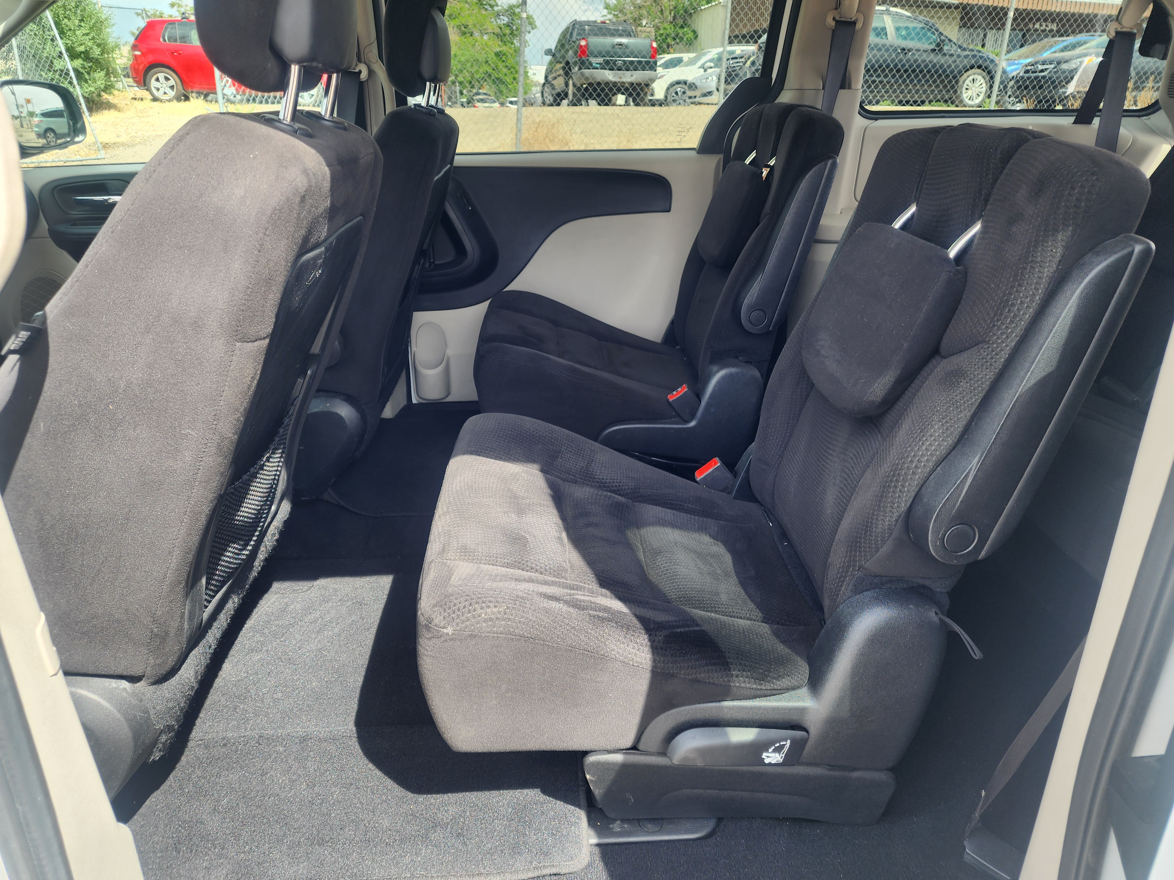 Dodge Grand Caravan image 9