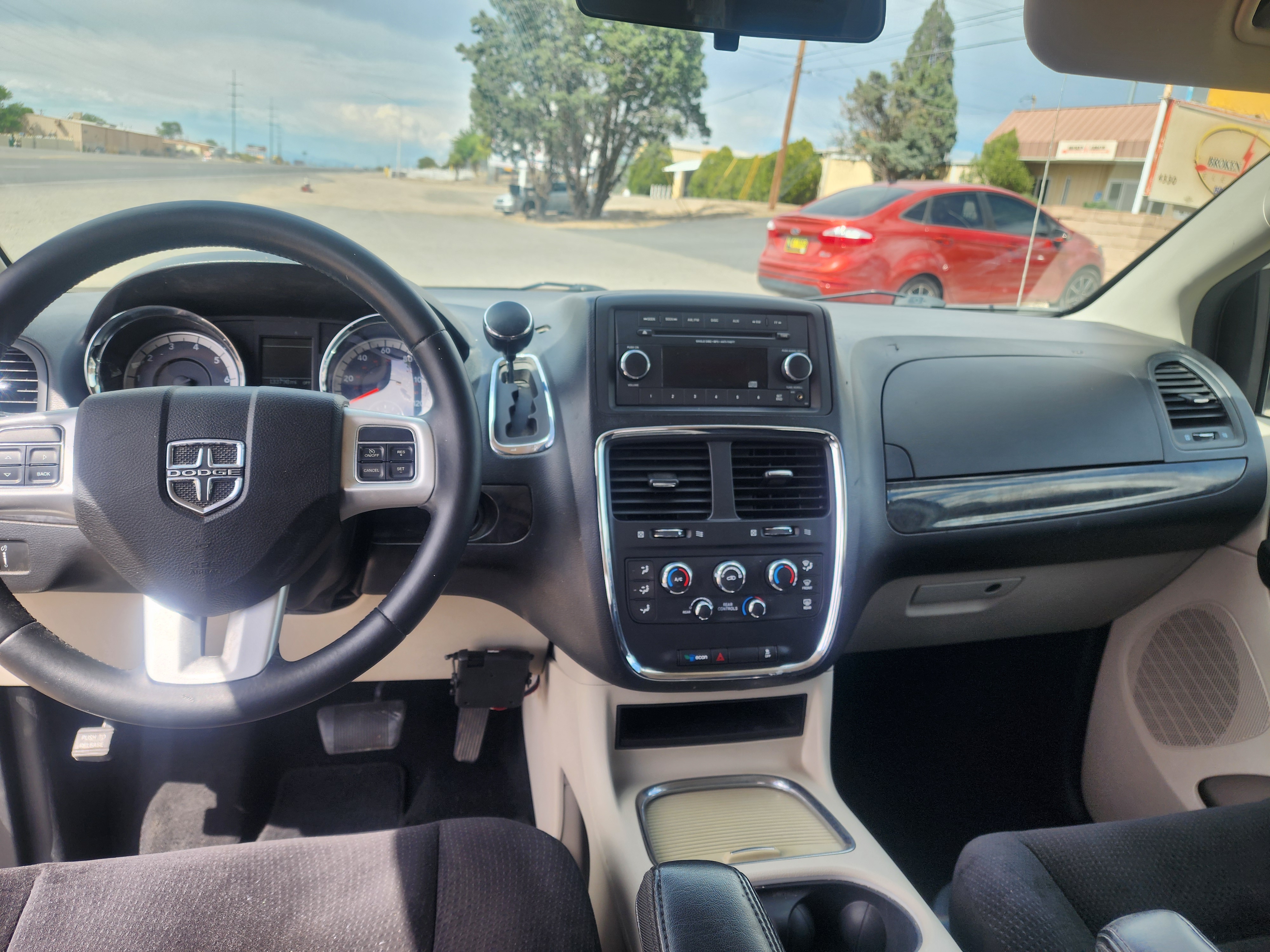 Dodge Grand Caravan image 11