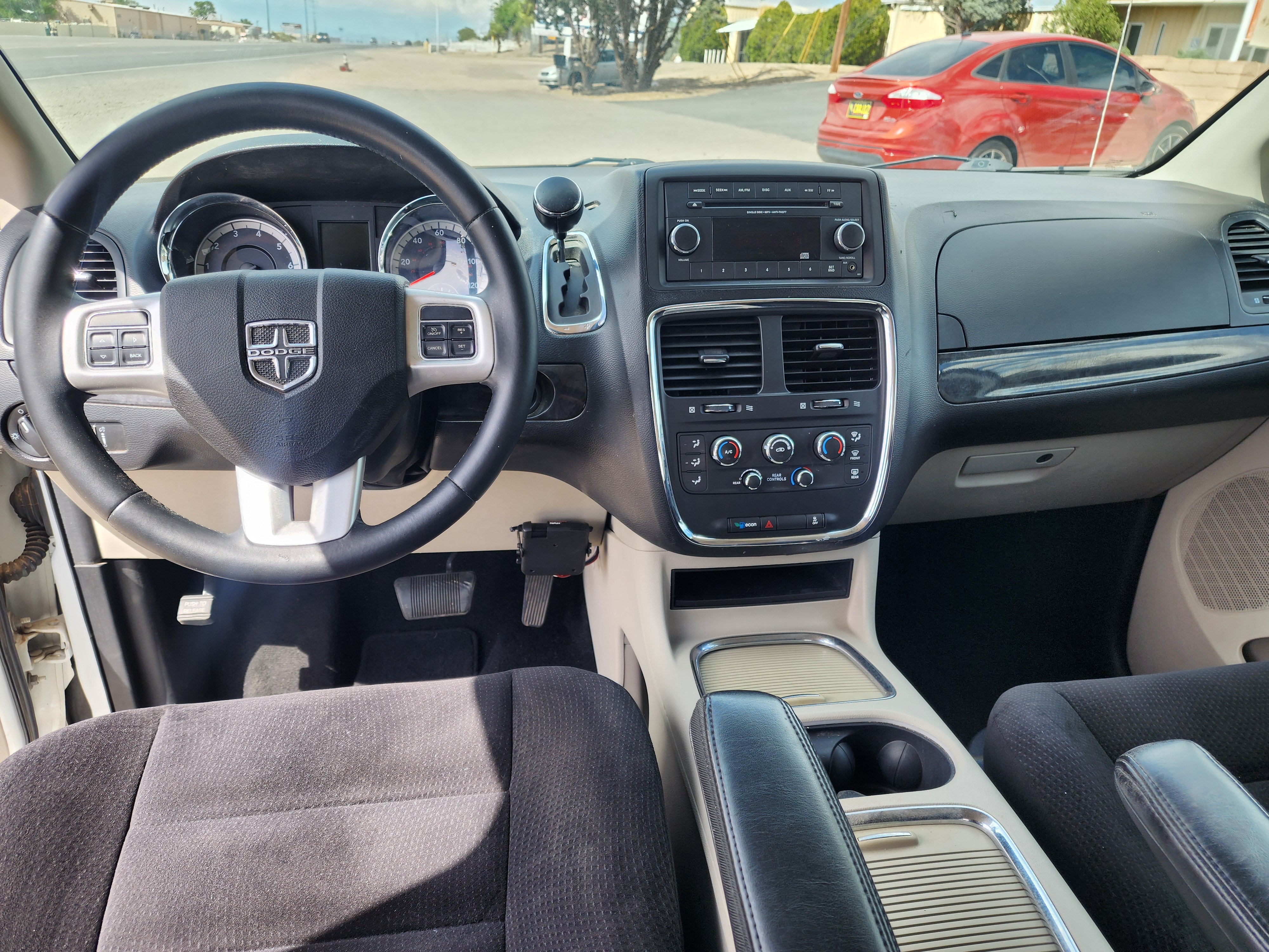 Dodge Grand Caravan image 12