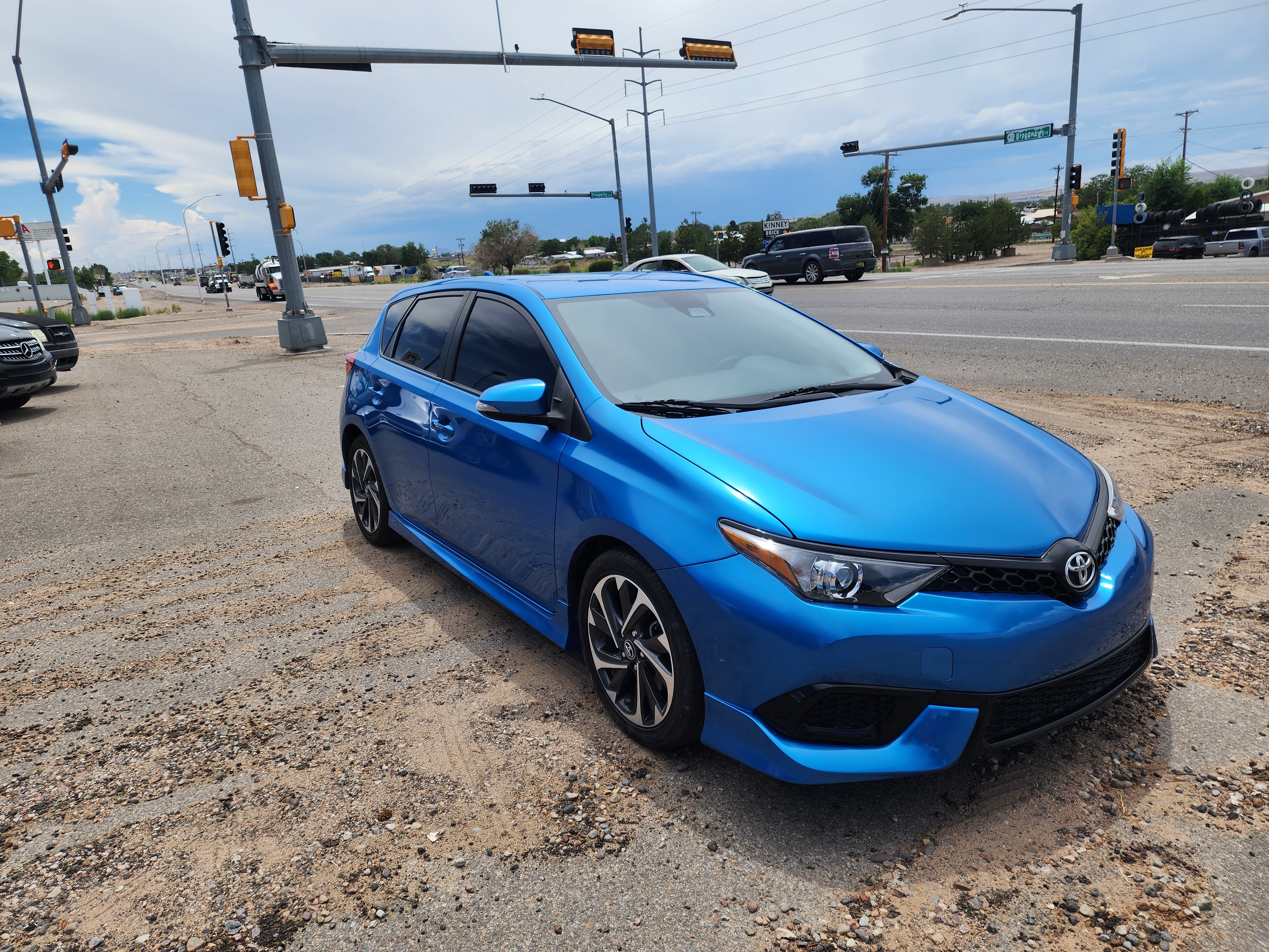 Toyota Corolla IM image 2