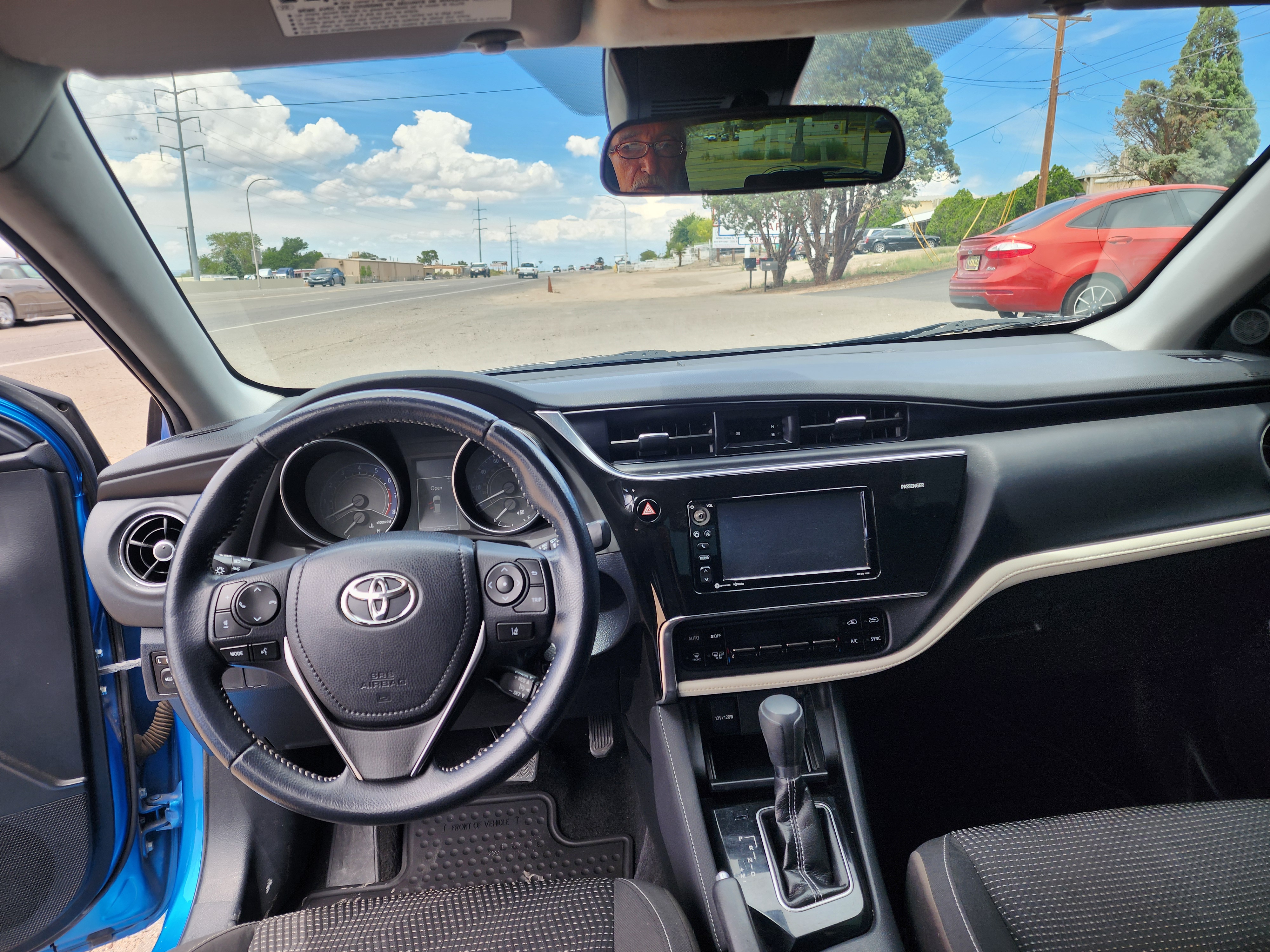 Toyota Corolla IM image 9