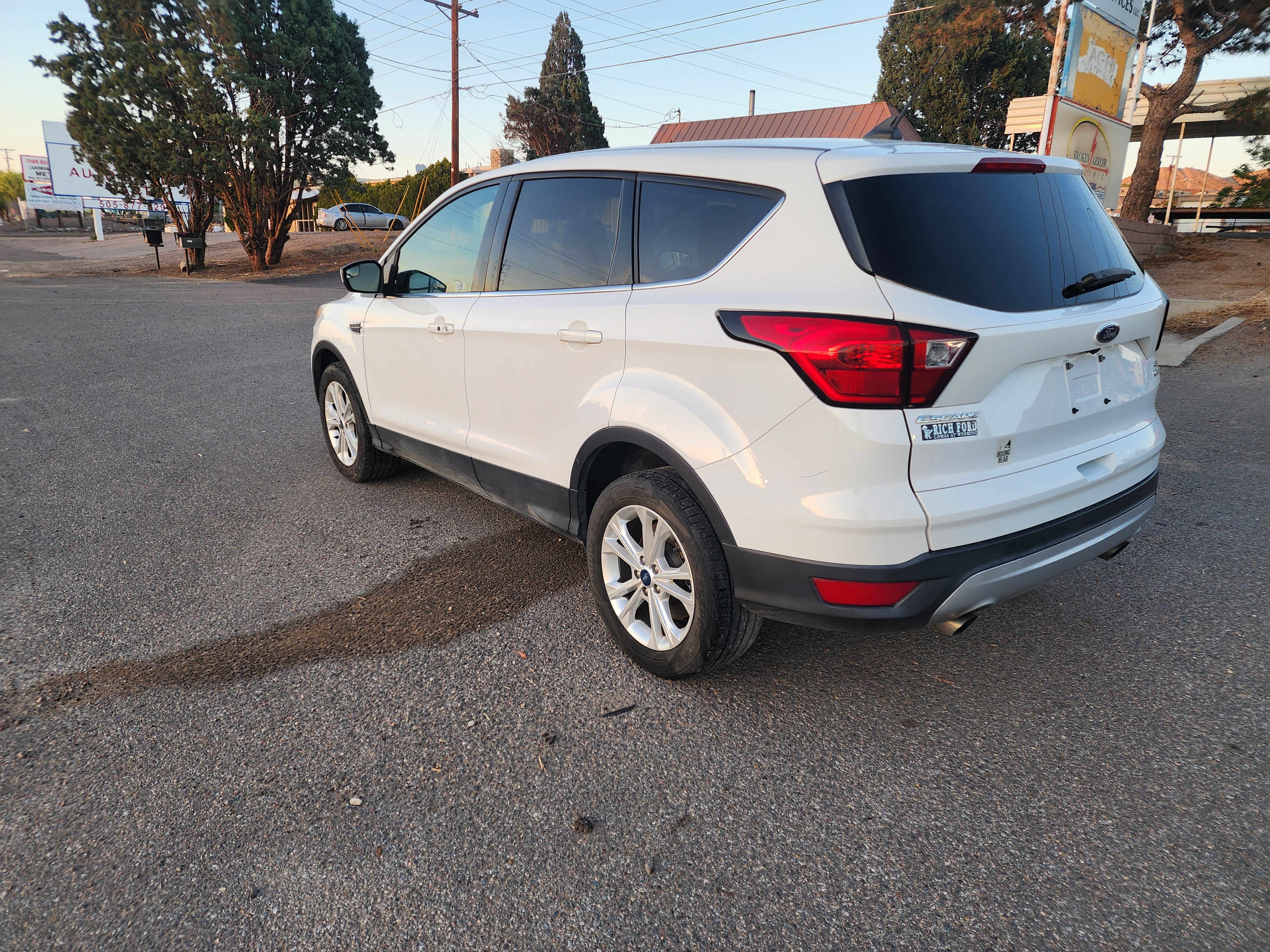 Ford Escape image 4