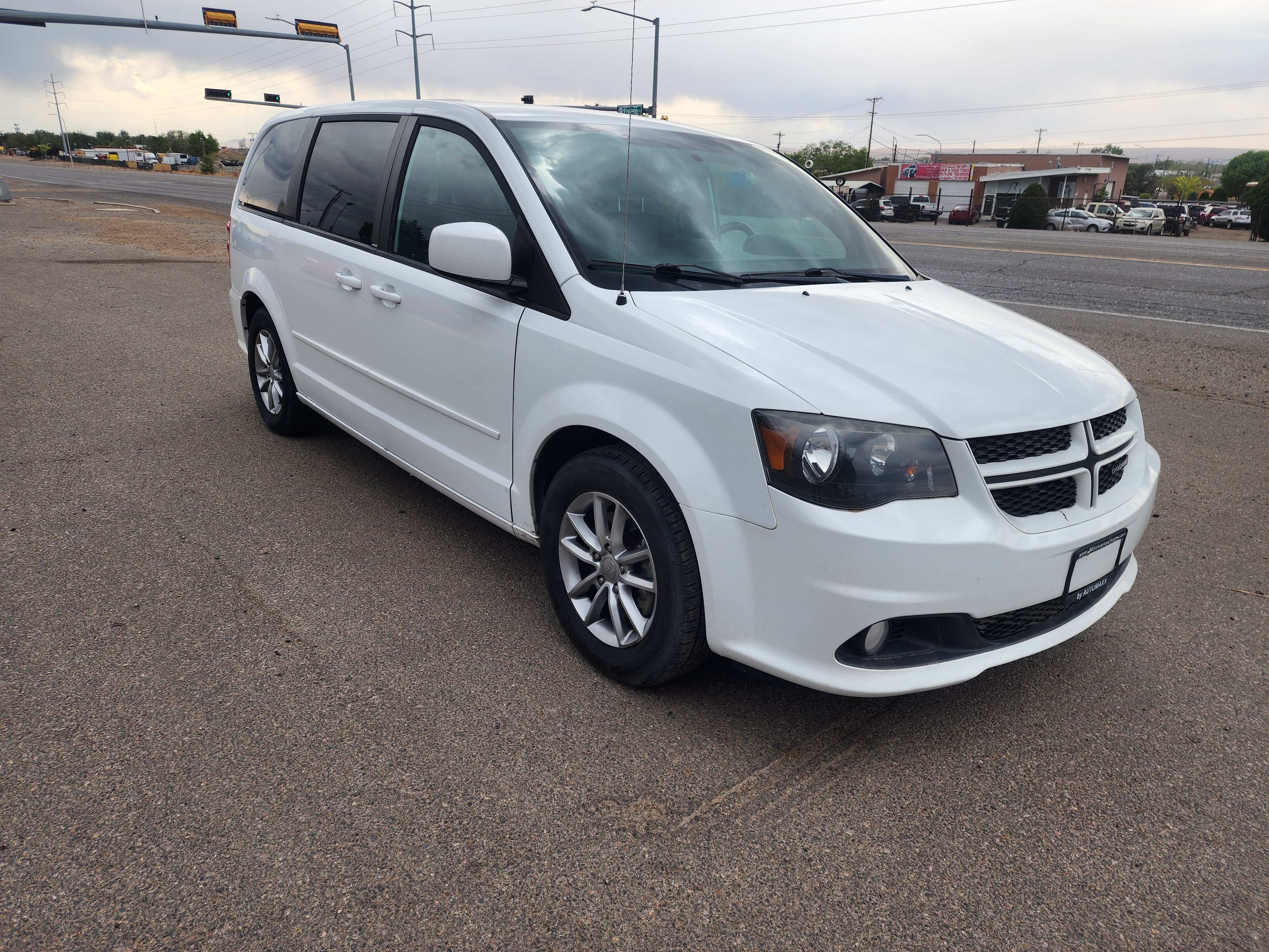 Dodge Grand Caravan image 2