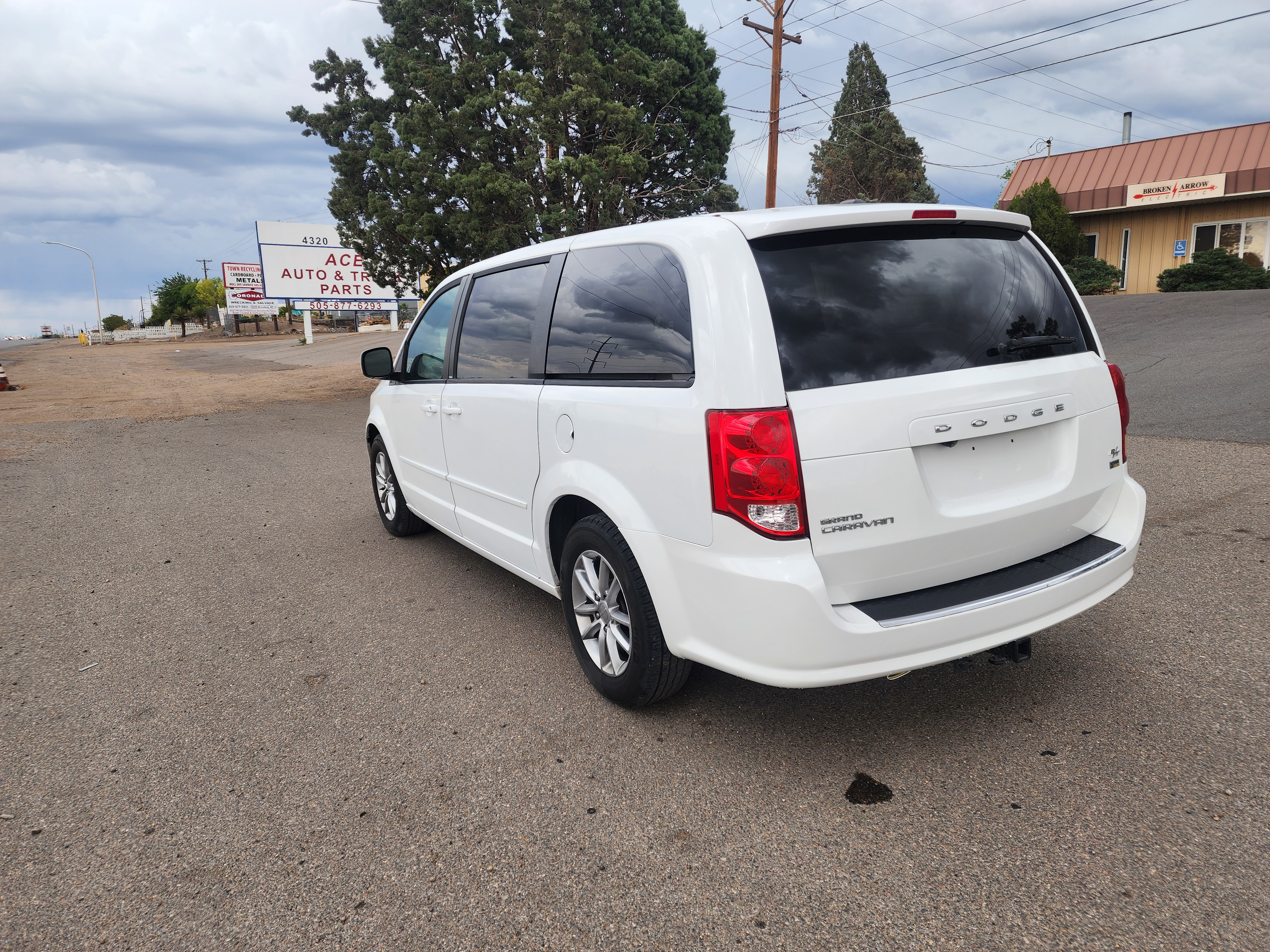 Dodge Grand Caravan image 4
