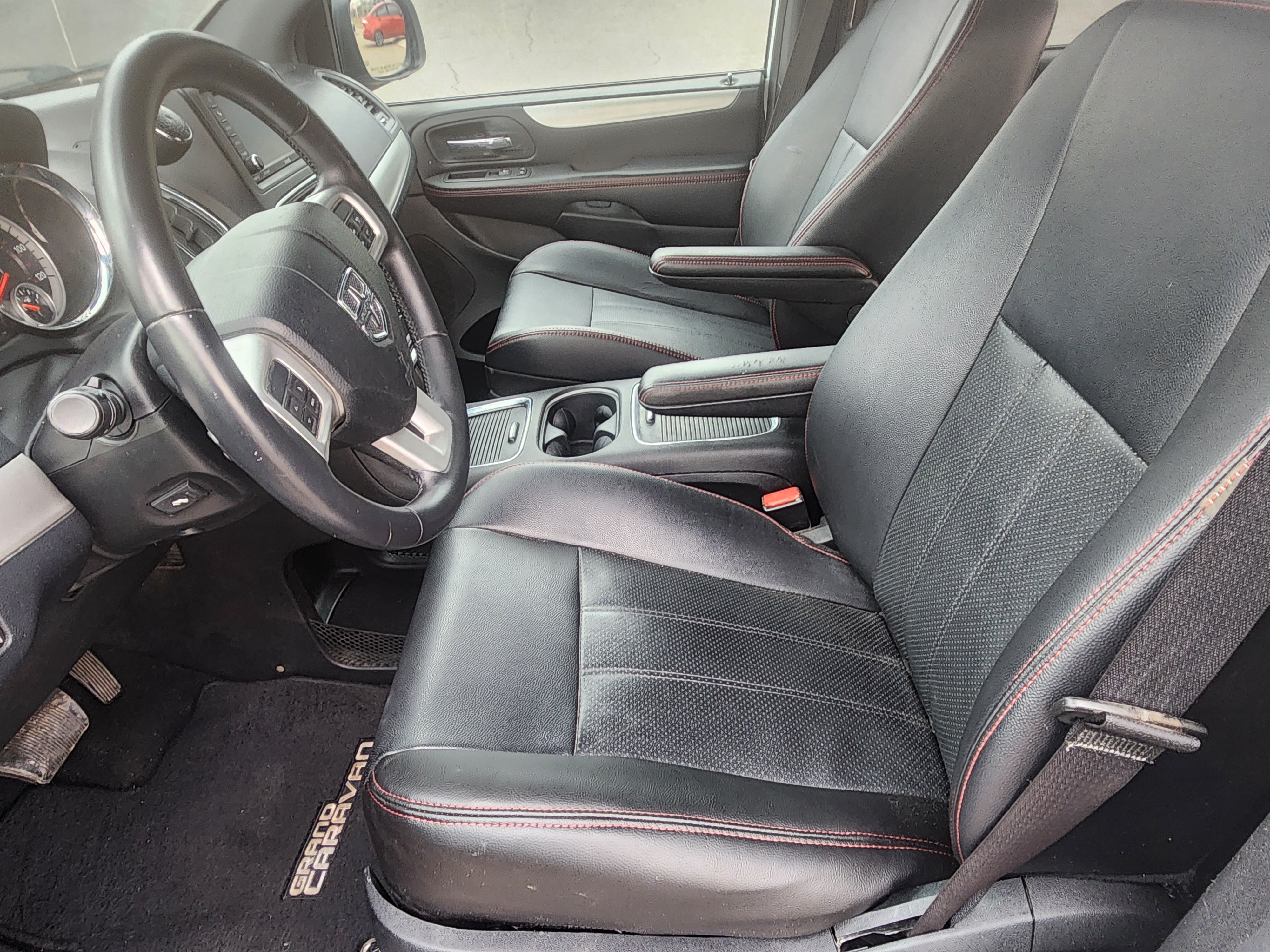 Dodge Grand Caravan image 7