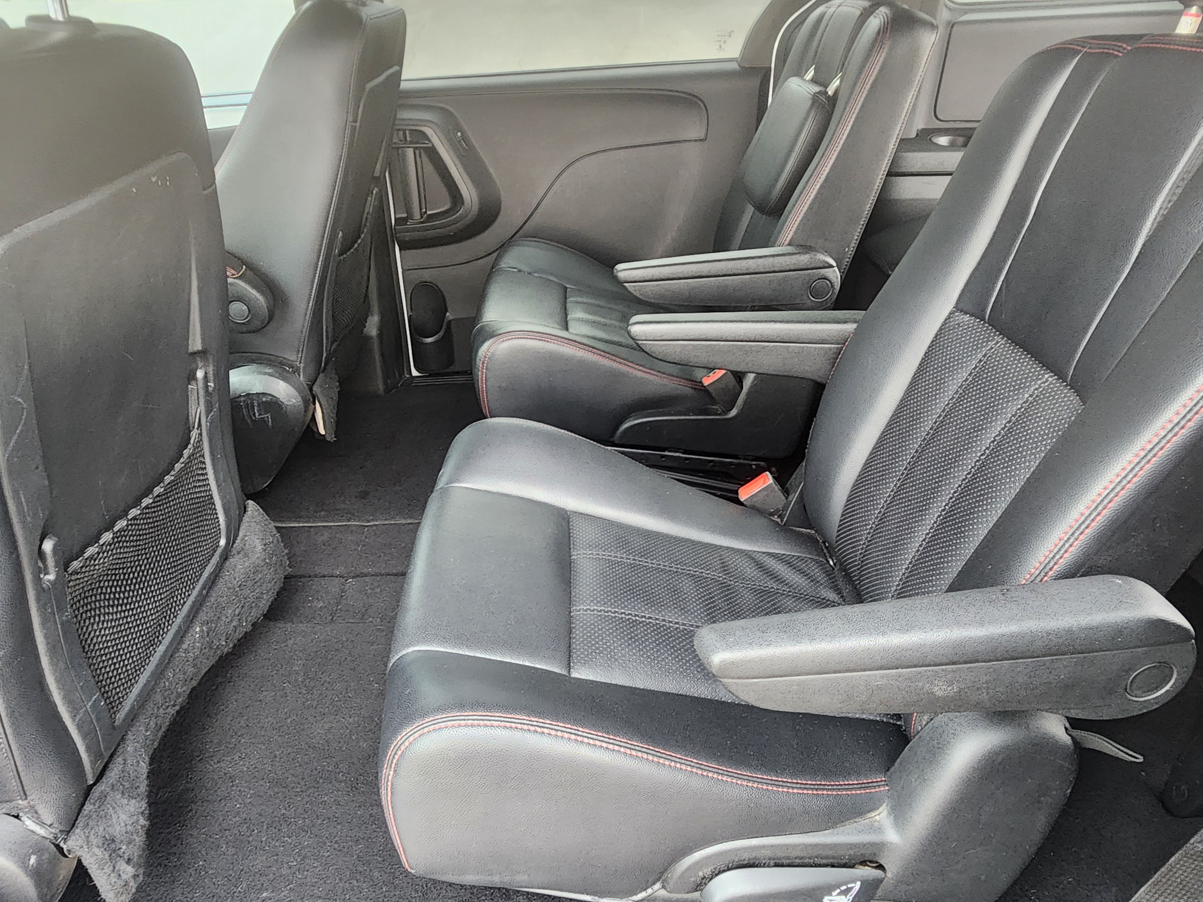 Dodge Grand Caravan image 8