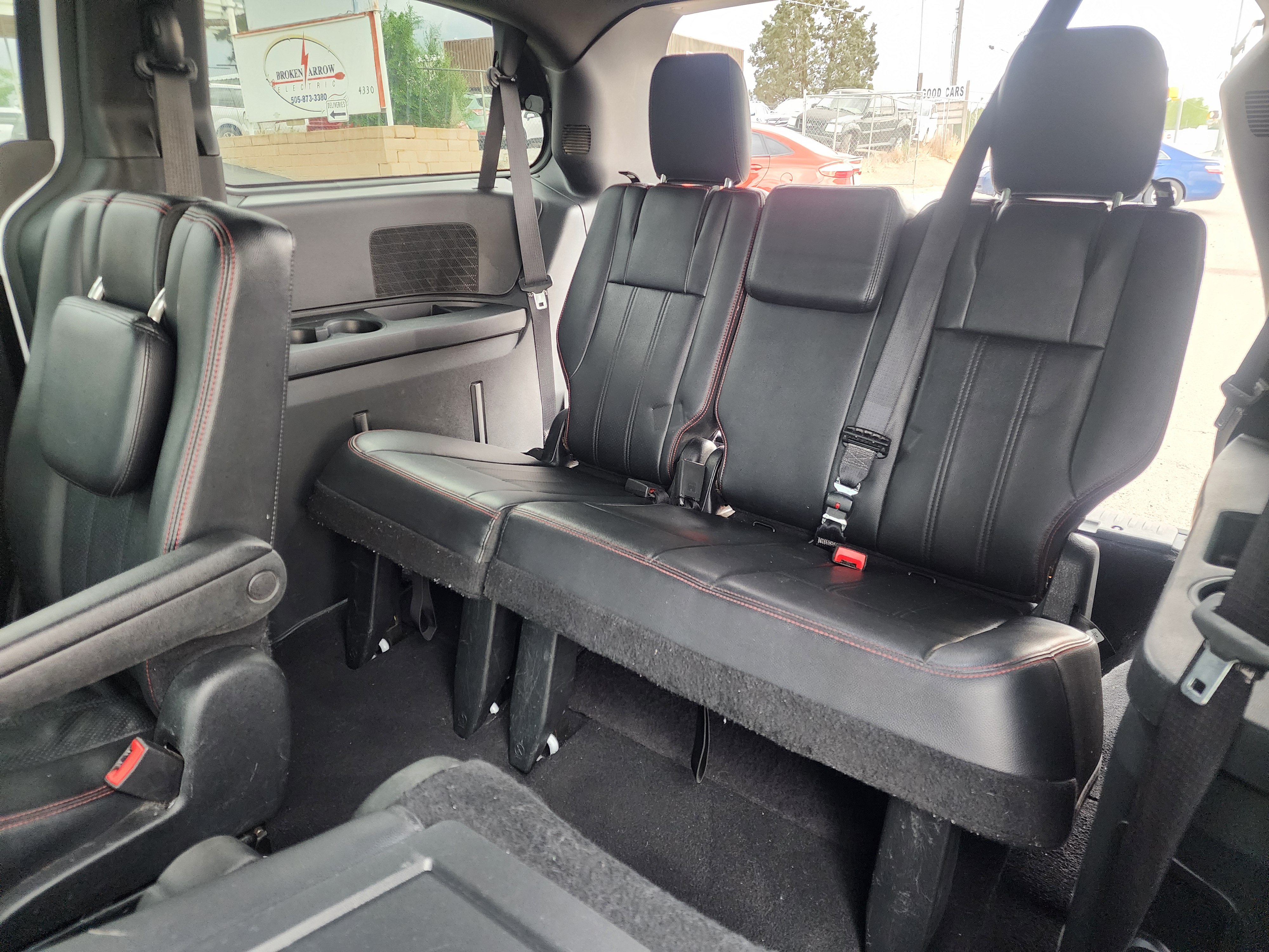 Dodge Grand Caravan image 9