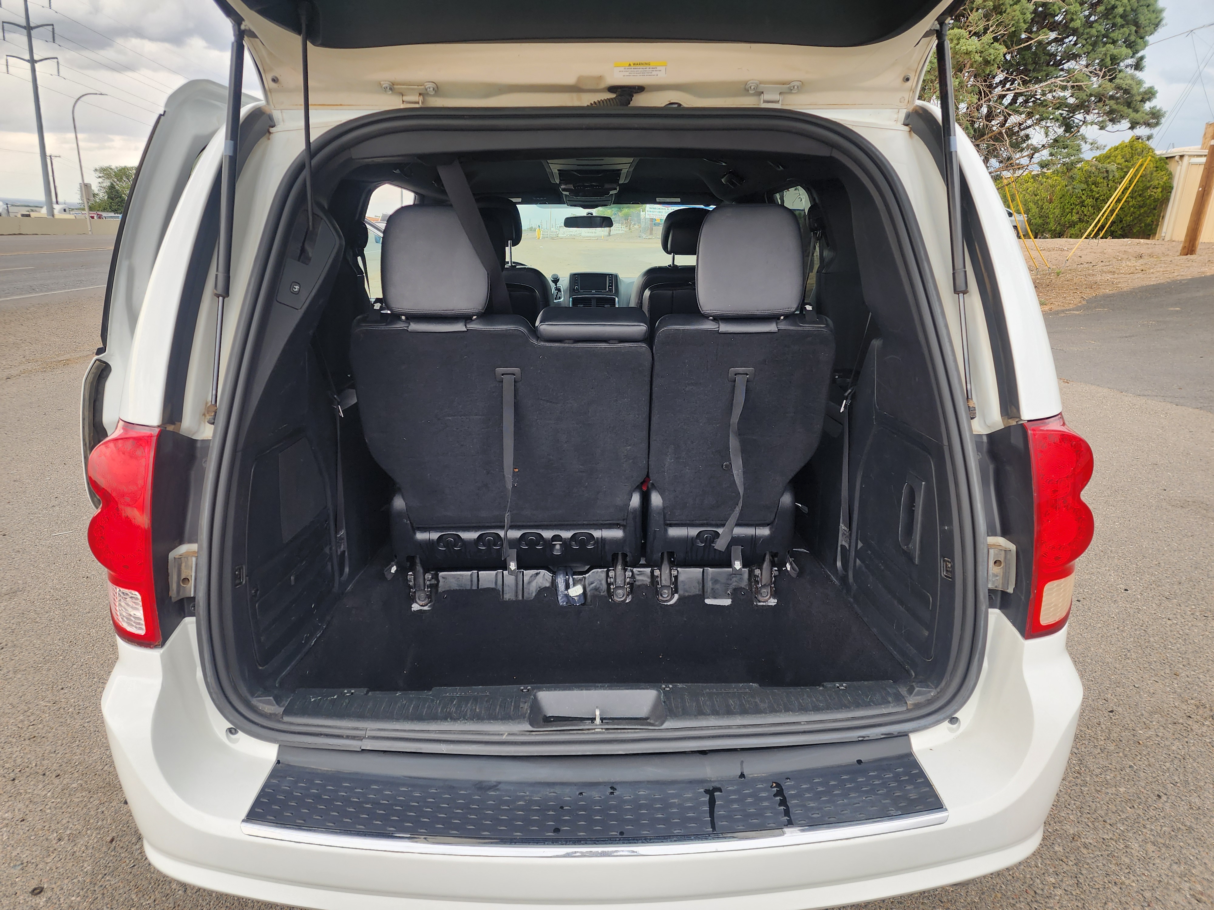 Dodge Grand Caravan image 11