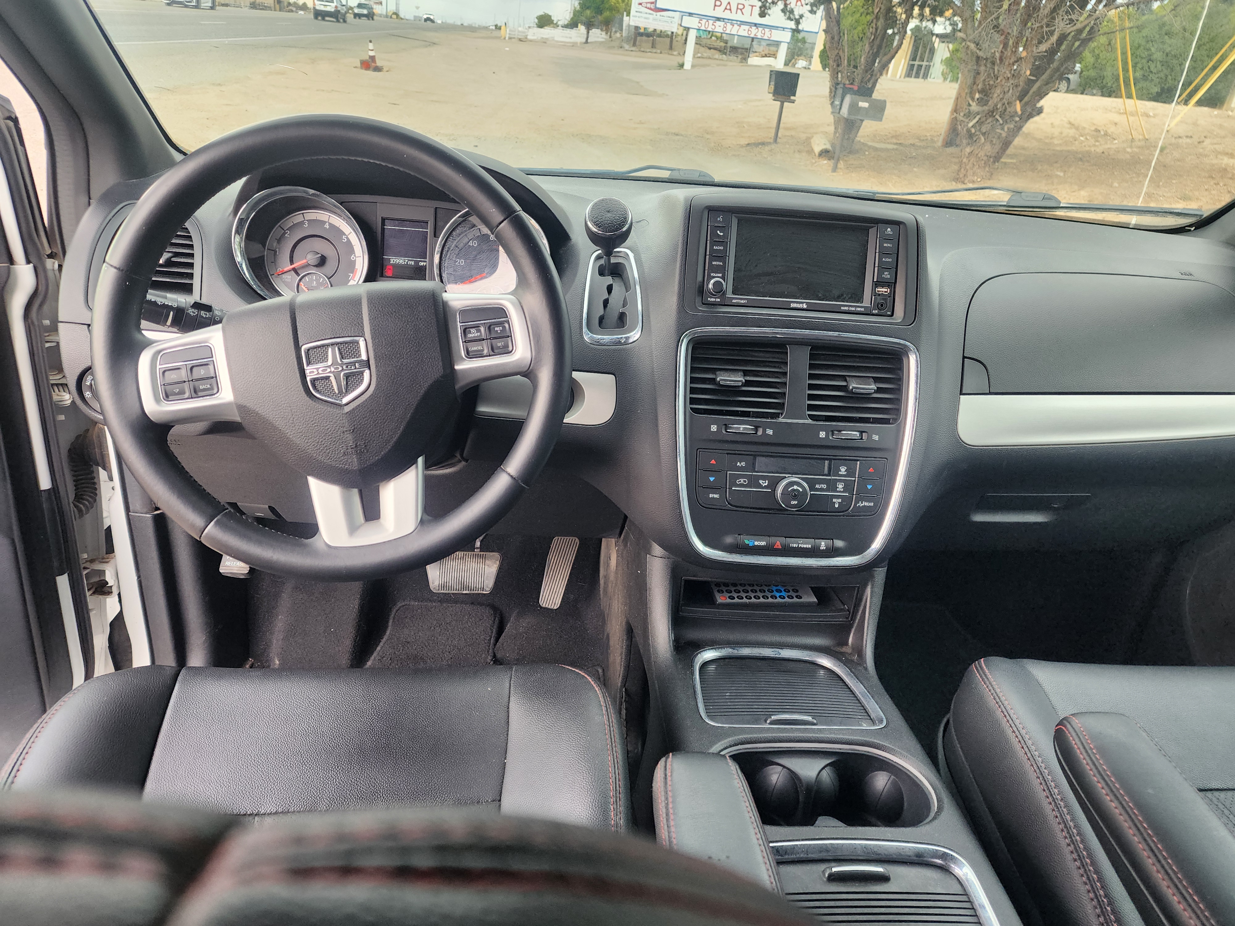 Dodge Grand Caravan image 12