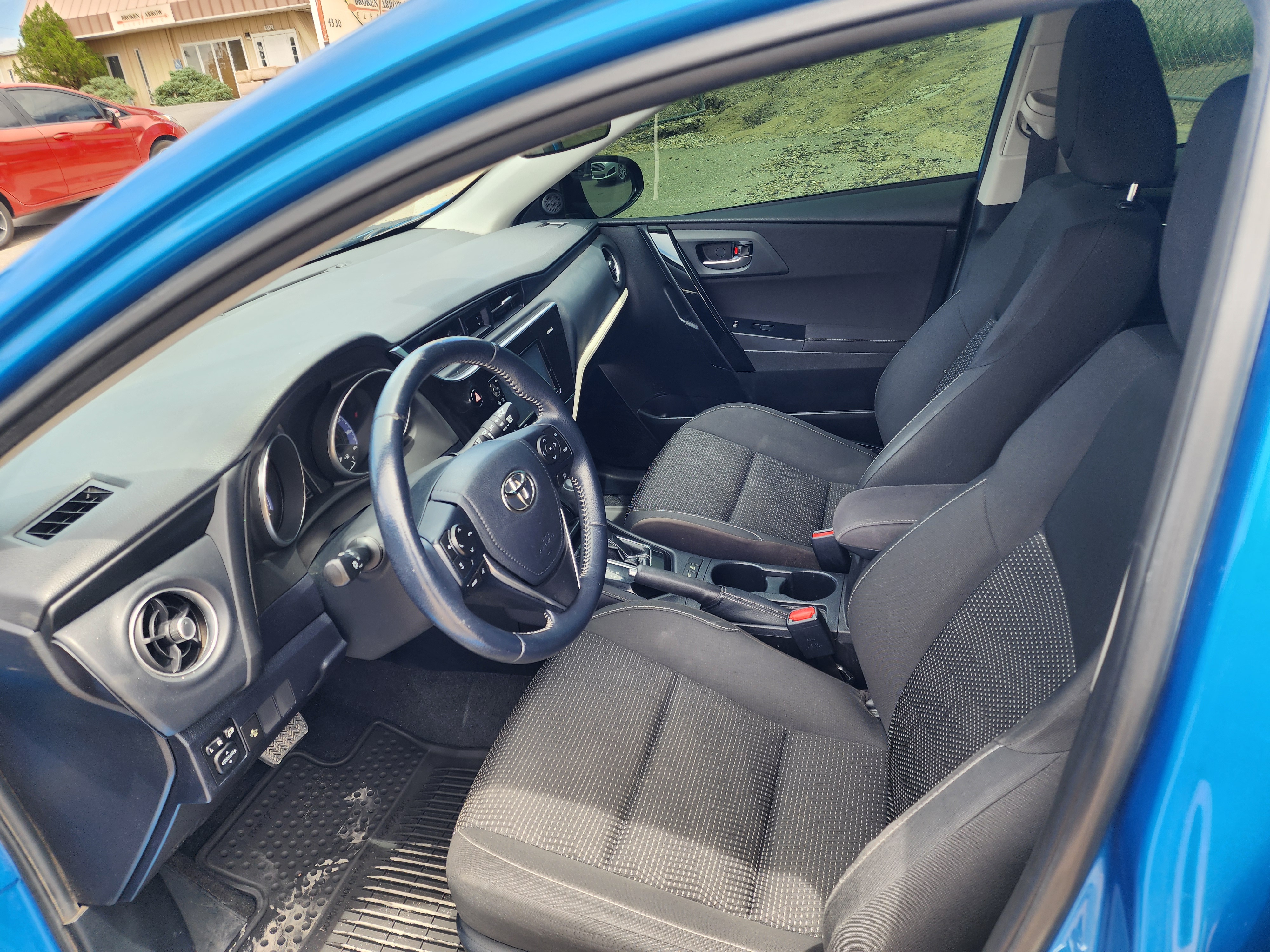 Toyota Corolla IM image 7