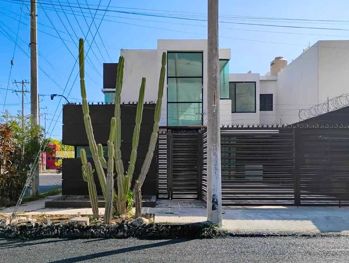 CASA EN VENTA CERCA DE MALECON DE CAMPECHE