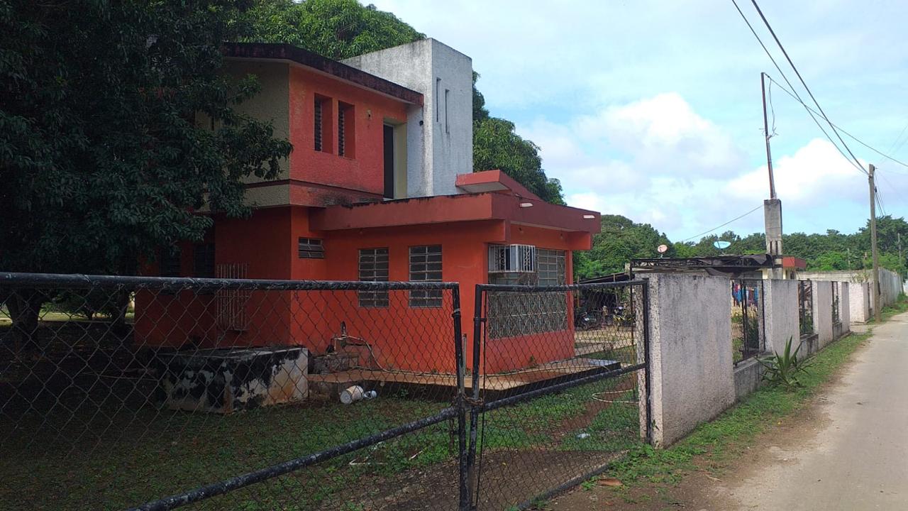 Terreno con casa en Imi 