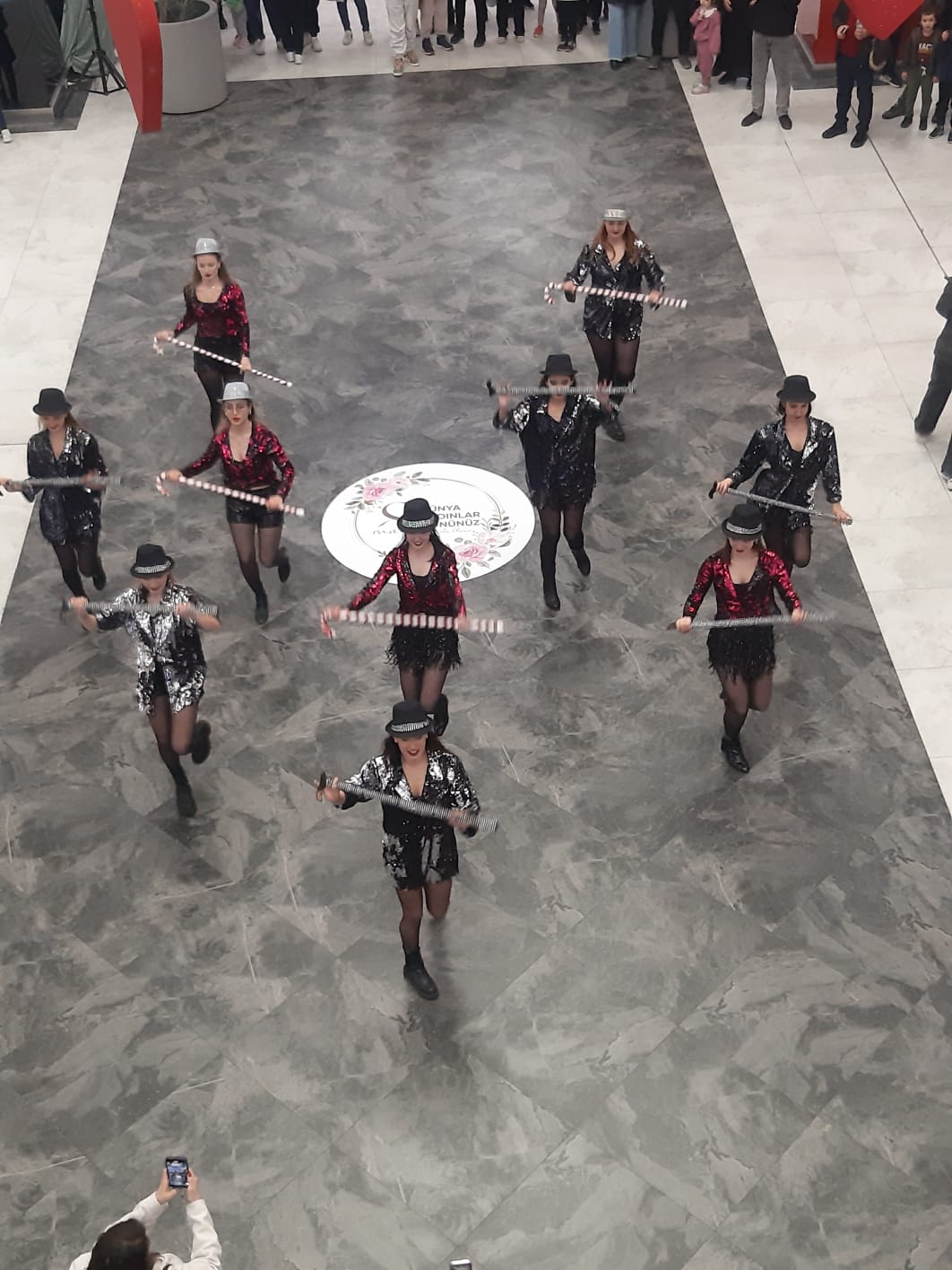 8 Mart Dünya Kadınlar Günü Dans Gösterisi