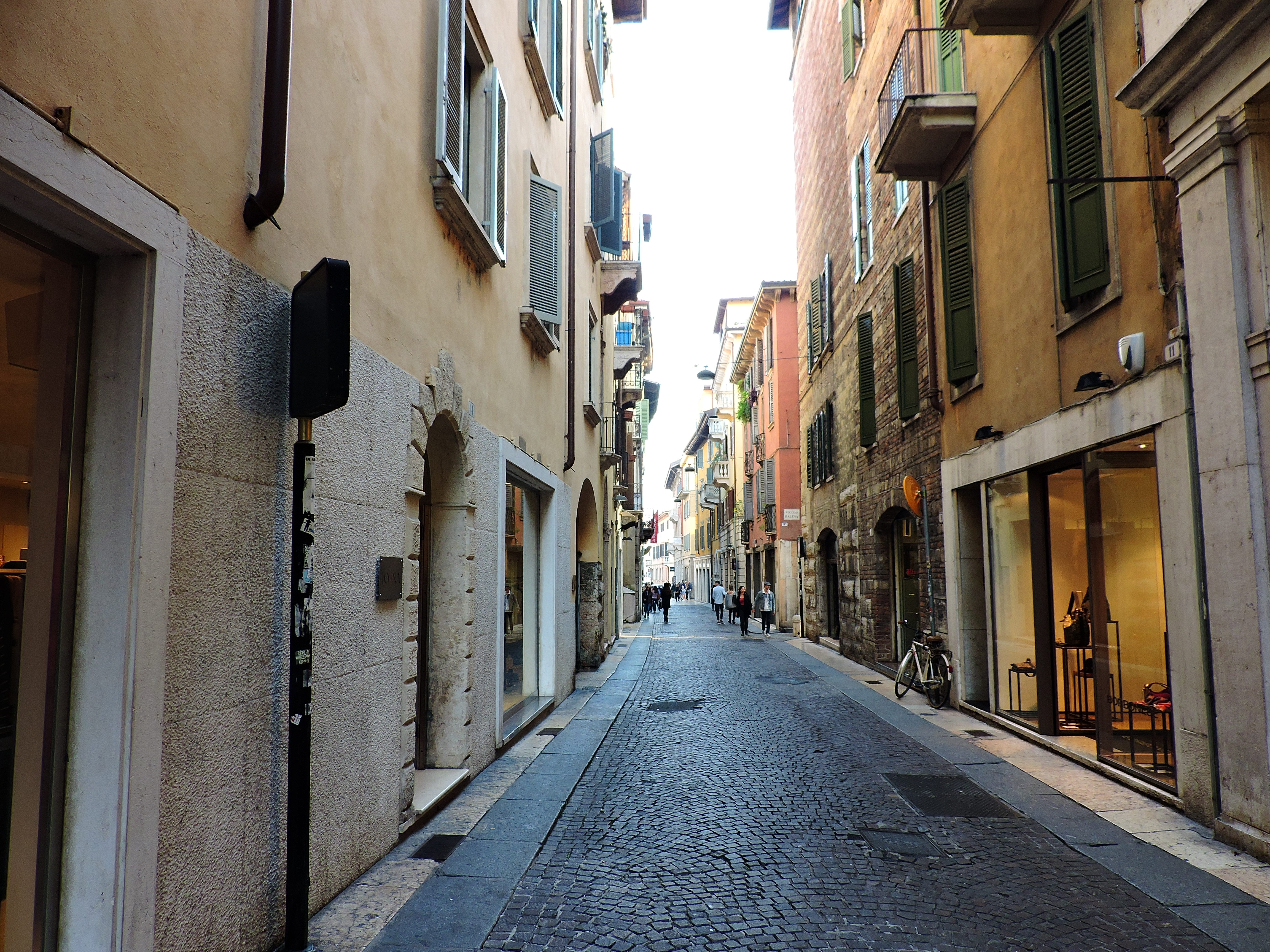 Via_Quattro_Spade,_Verona_37070130724.jpg