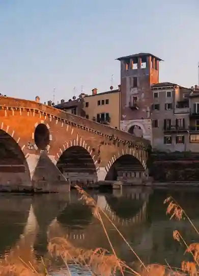 Vista di ponte pietra a Verona