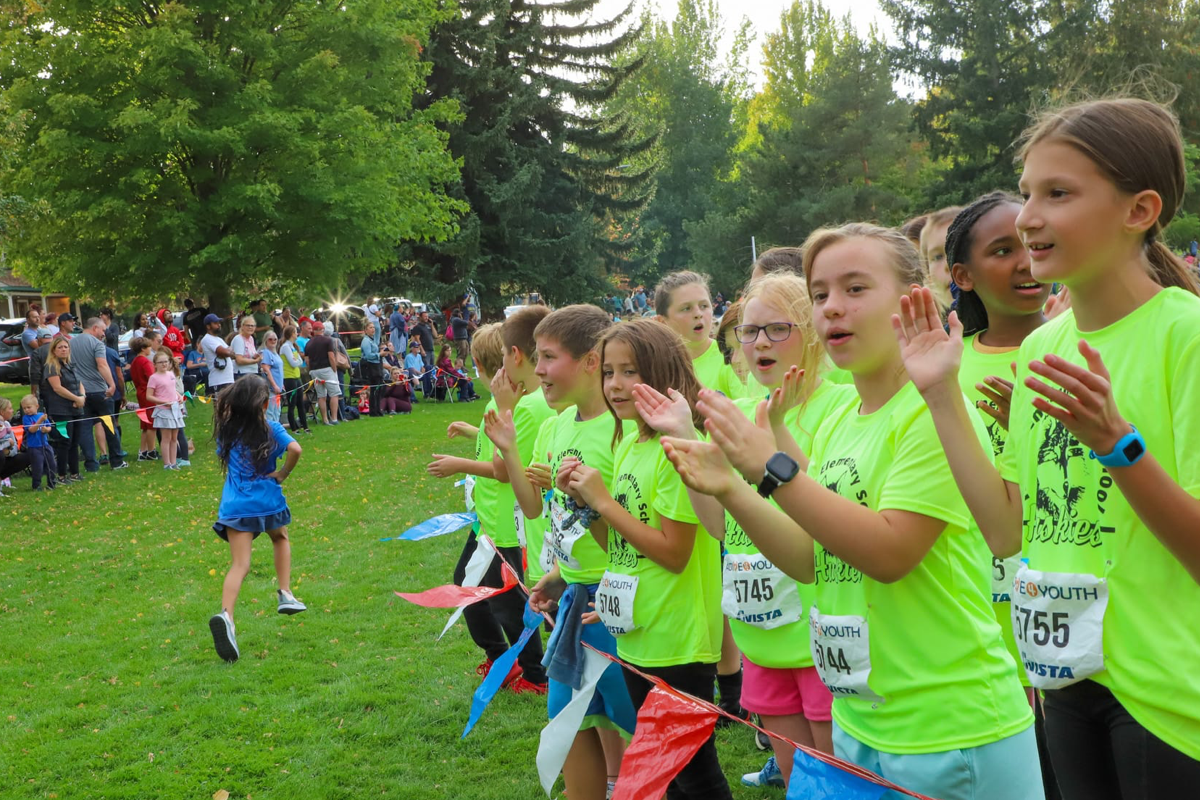 Kids Cheering racers