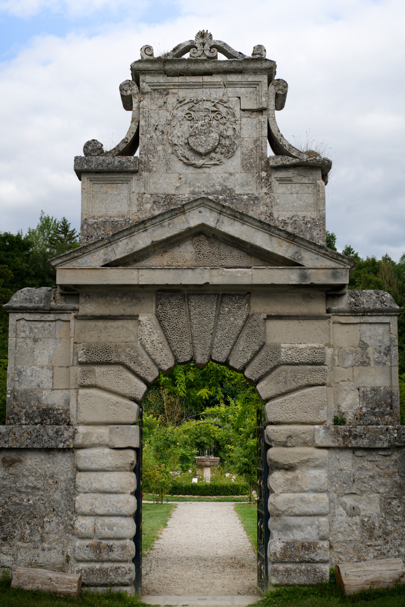 Entrée du Roseraie dans le Domaine de Chaalis — 01