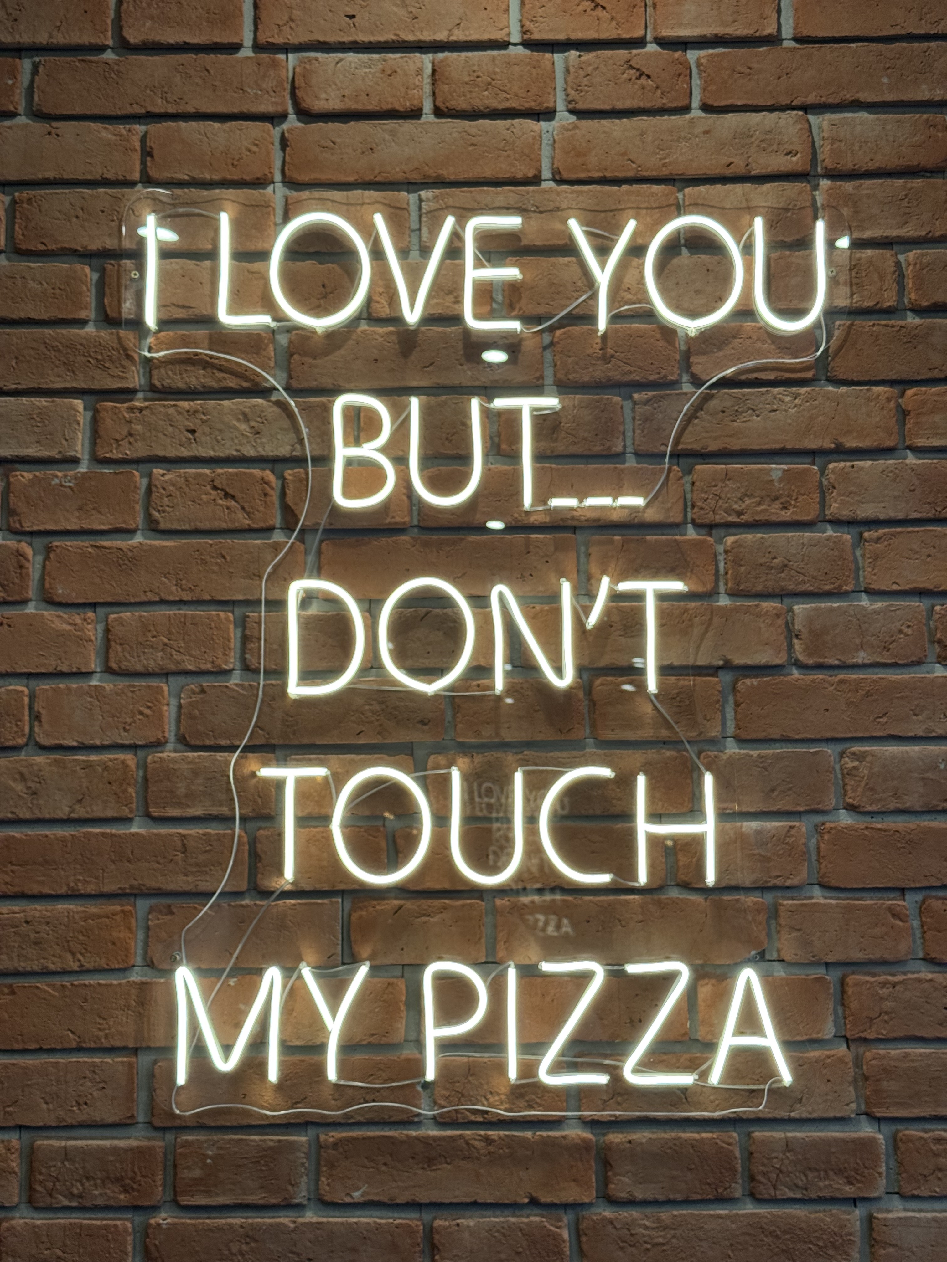 LED Lampe in Pizzaform als Beispiel für LED Komponenten