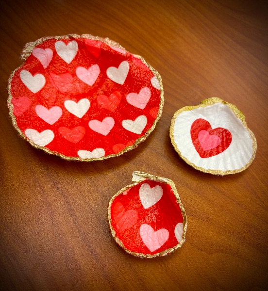 Make Your Own Decoupage Shell Valentine Dishes!