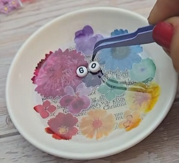 Treasures & Trinkets: Resin Dish Workshop