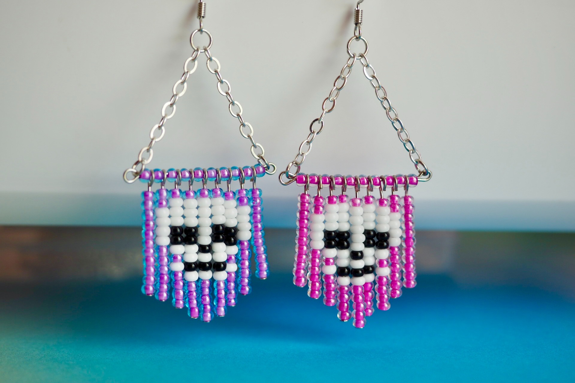 Fringe & Bone: Make a Pair of Beaded Skull Earrings