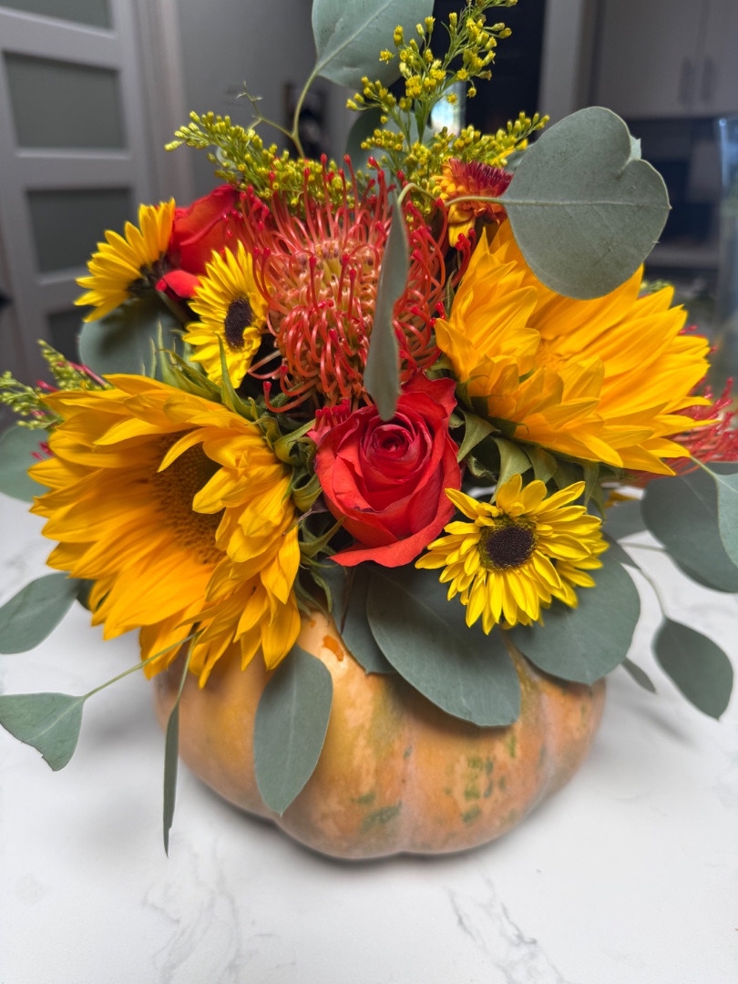 🌻 Bloom & Create: A Sunflower Flower Arrangement Workshop🐝