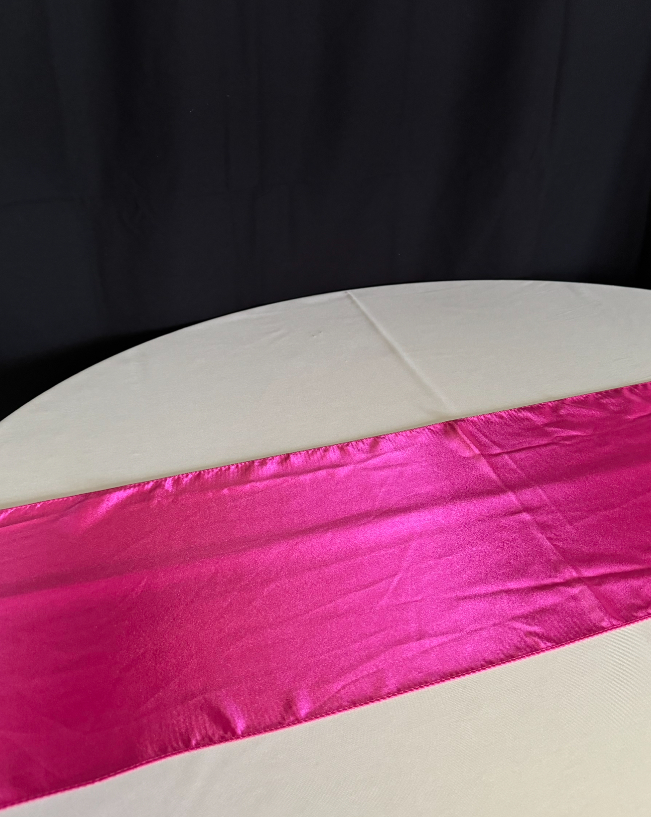 Runner 12"X108" SATIN HOT PINK