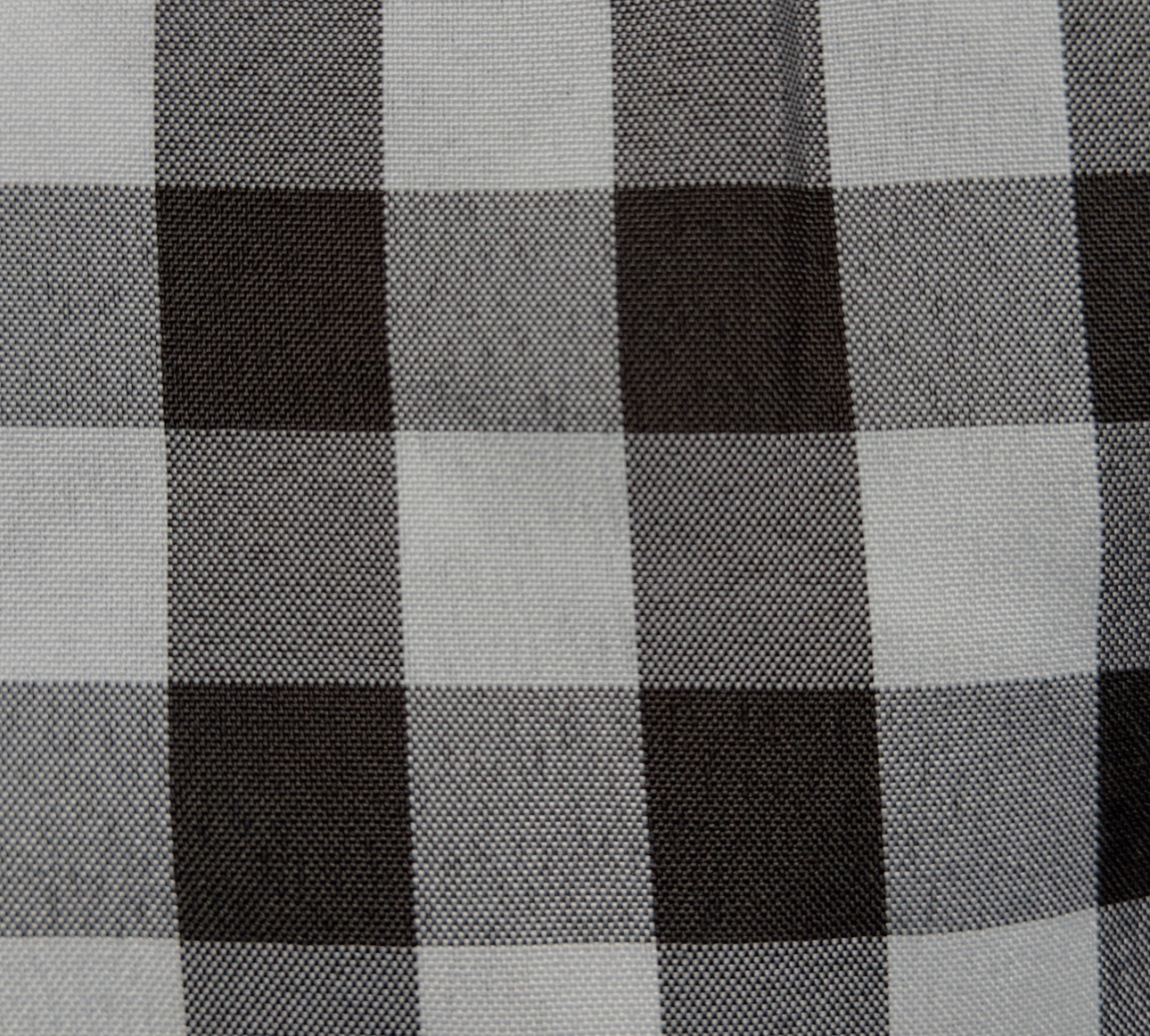 108" POLY BLACK & WHITE CHECK WL